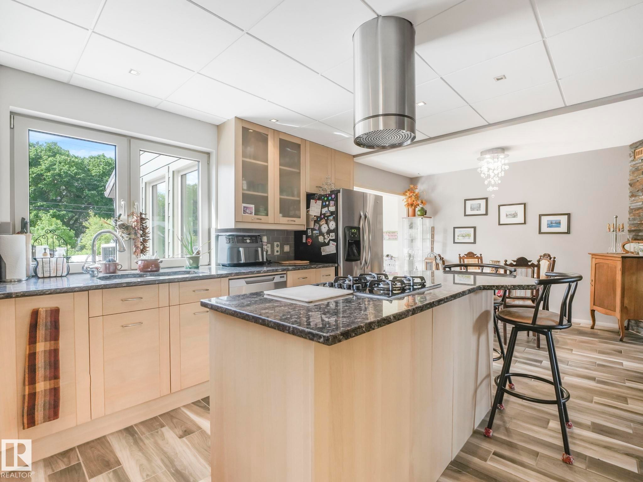 10961 75 Avenue, Edmonton, AB - Indoor Photo Showing Kitchen