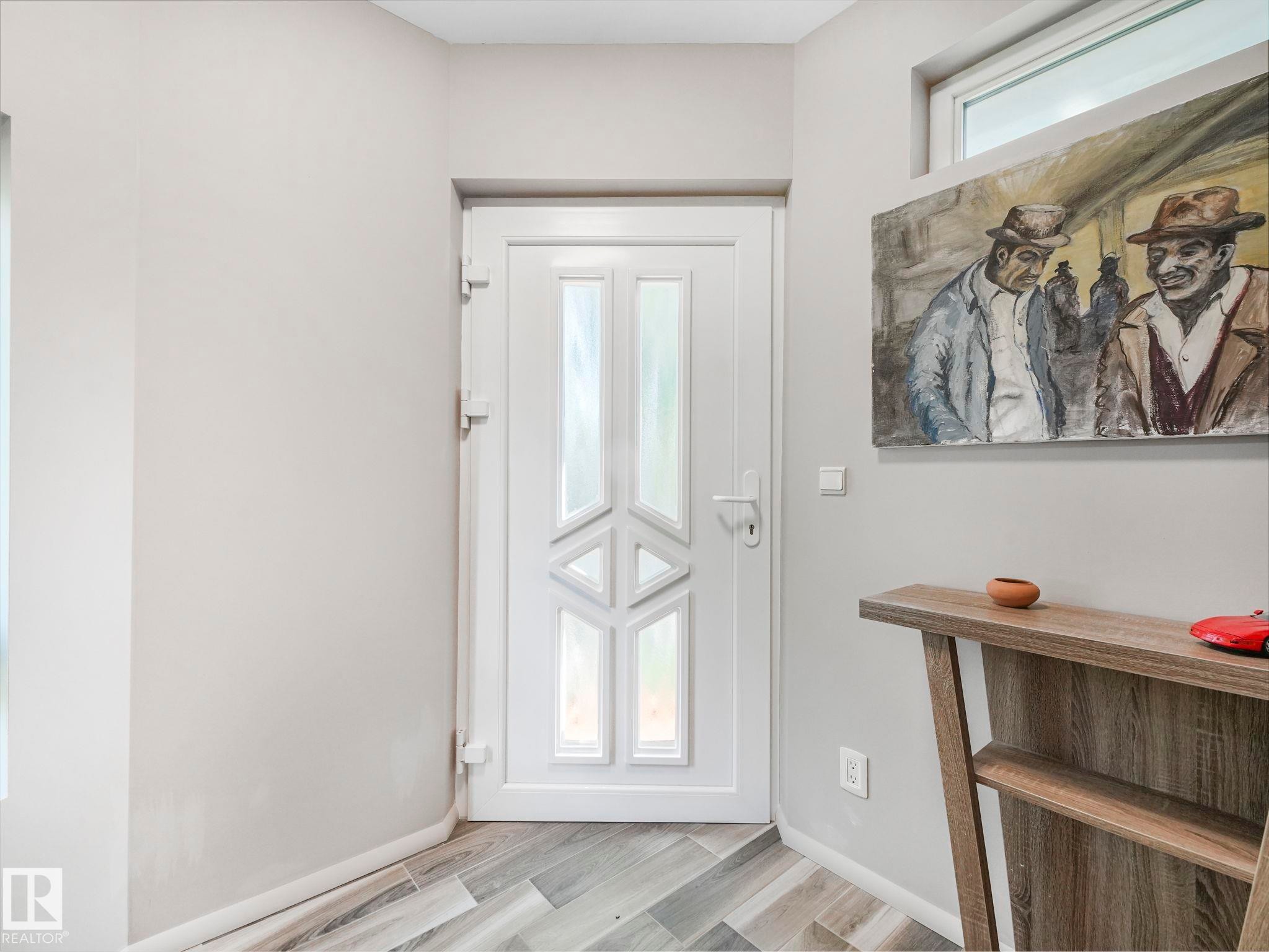 10961 75 Avenue, Edmonton, AB - Indoor Photo Showing Other Room