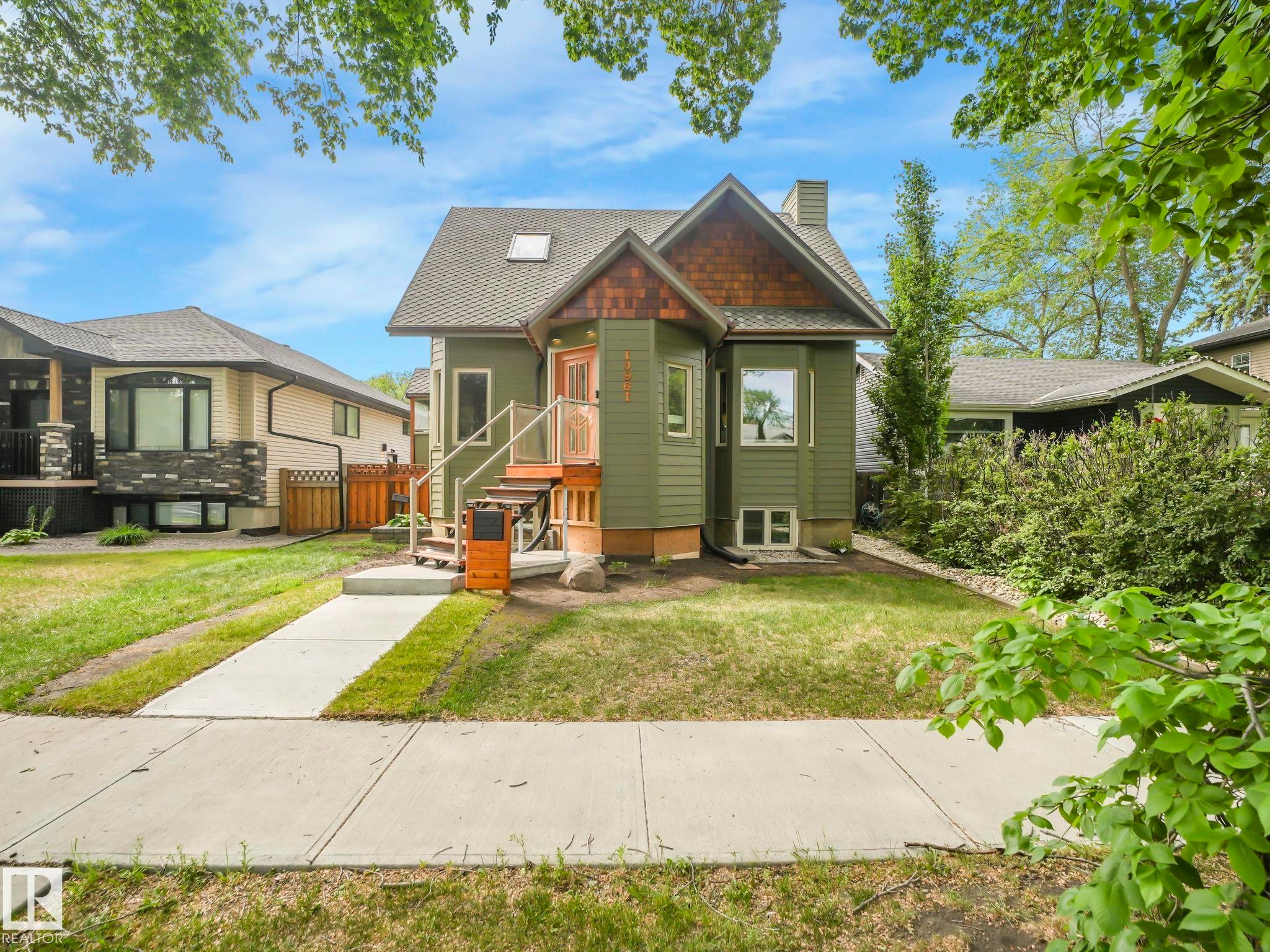 10961 75 Avenue, Edmonton, AB - Outdoor