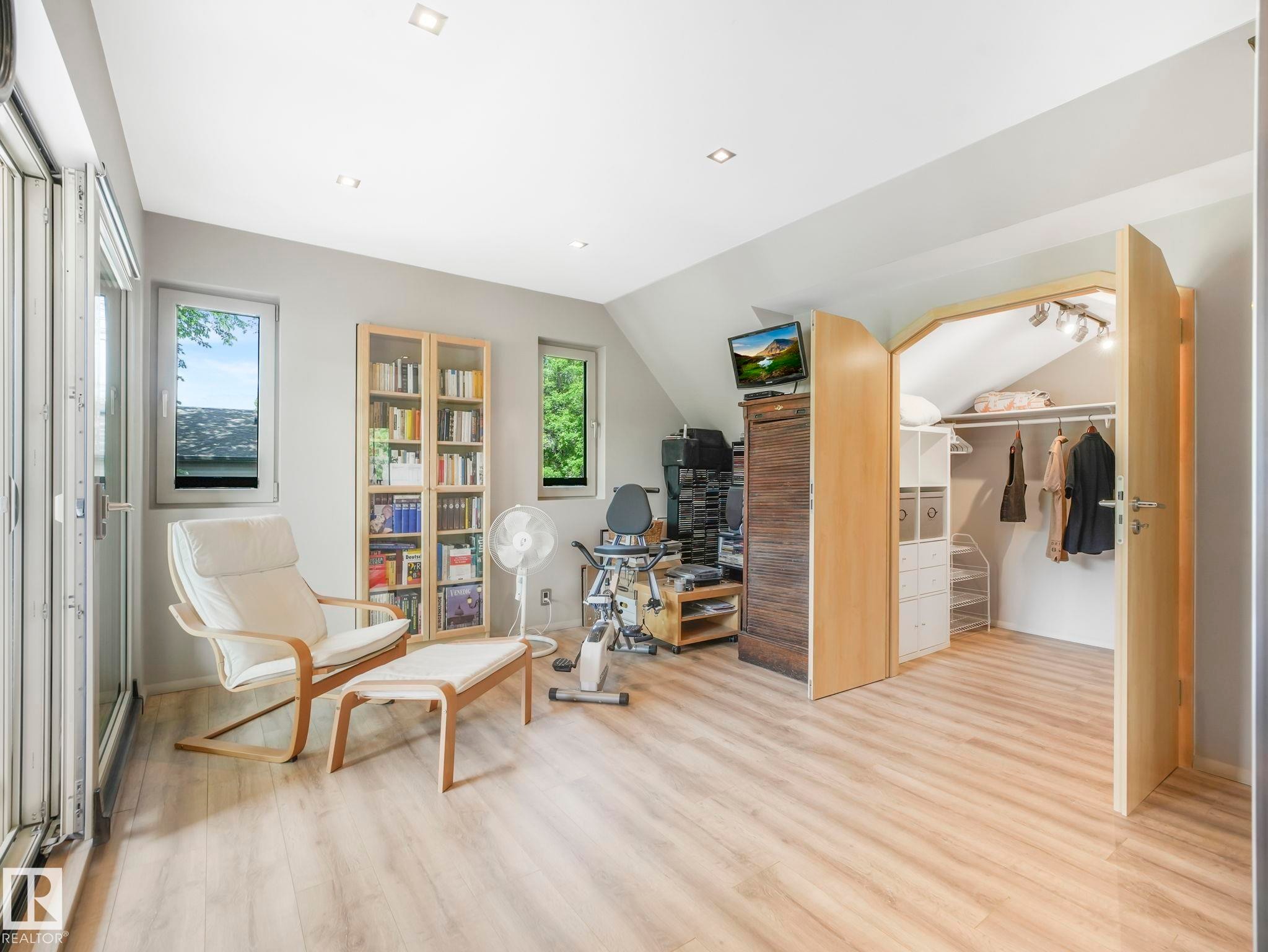 10961 75 Avenue, Edmonton, AB - Indoor