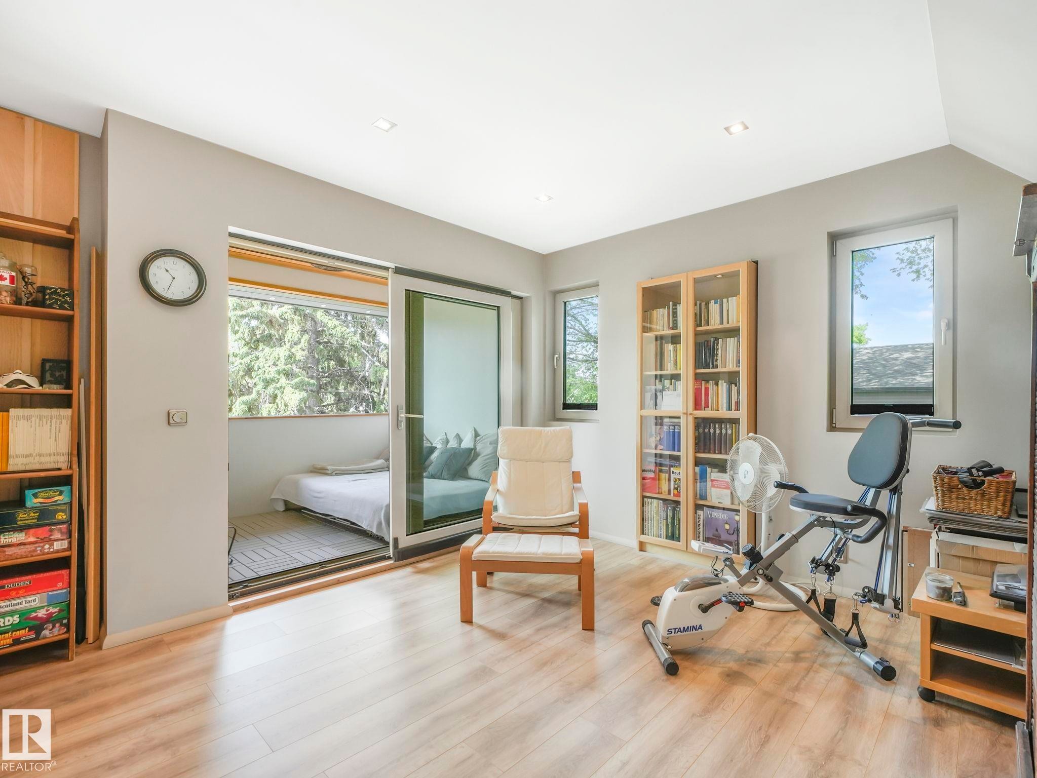10961 75 Avenue, Edmonton, AB - Indoor Photo Showing Gym Room