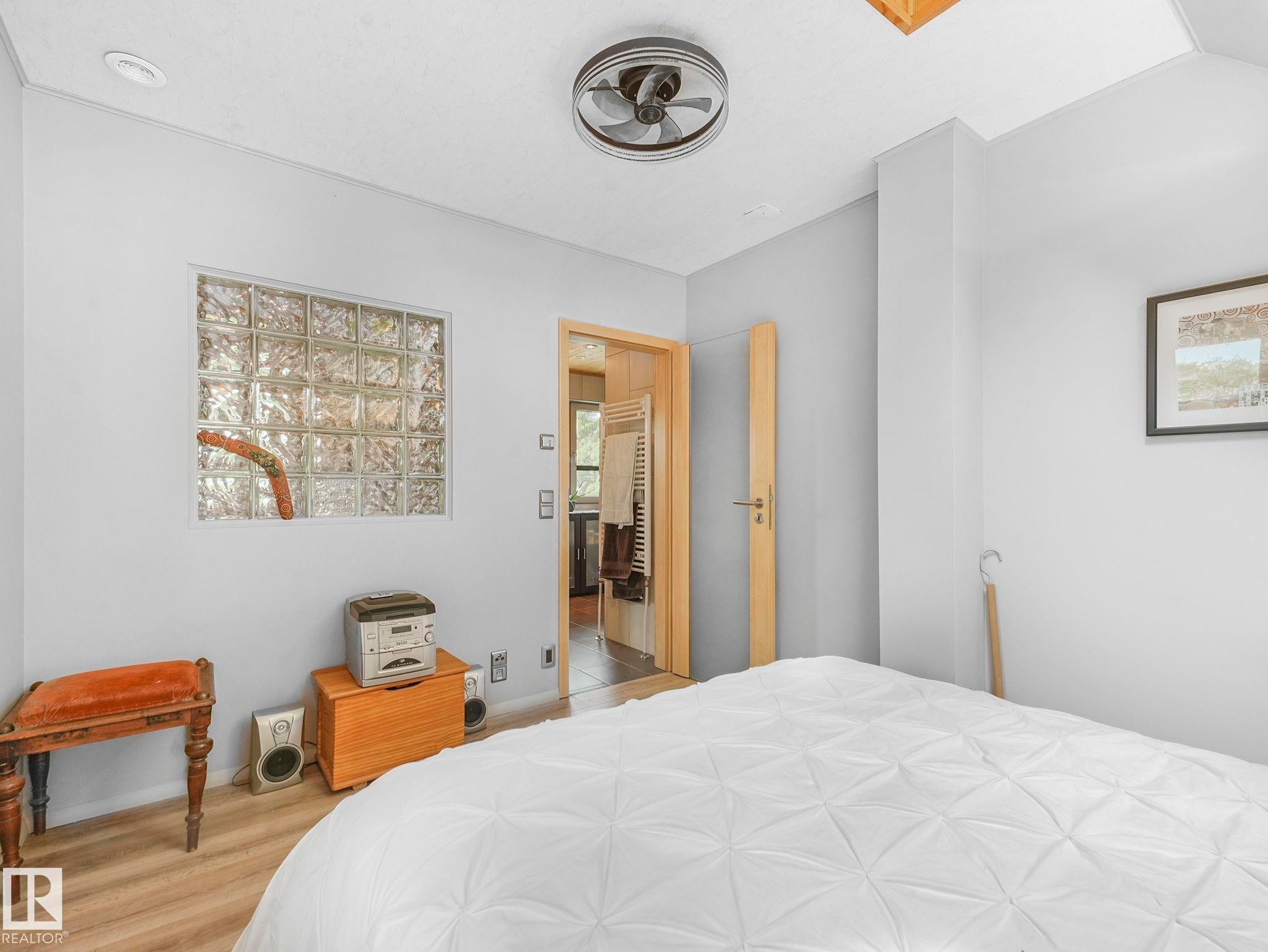 10961 75 Avenue, Edmonton, AB - Indoor Photo Showing Bedroom