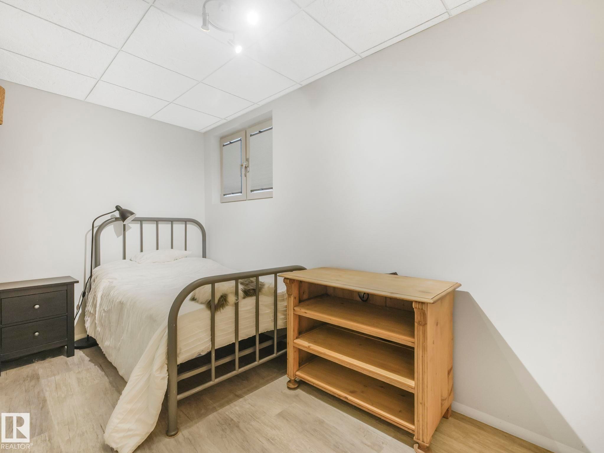 10961 75 Avenue, Edmonton, AB - Indoor Photo Showing Bedroom