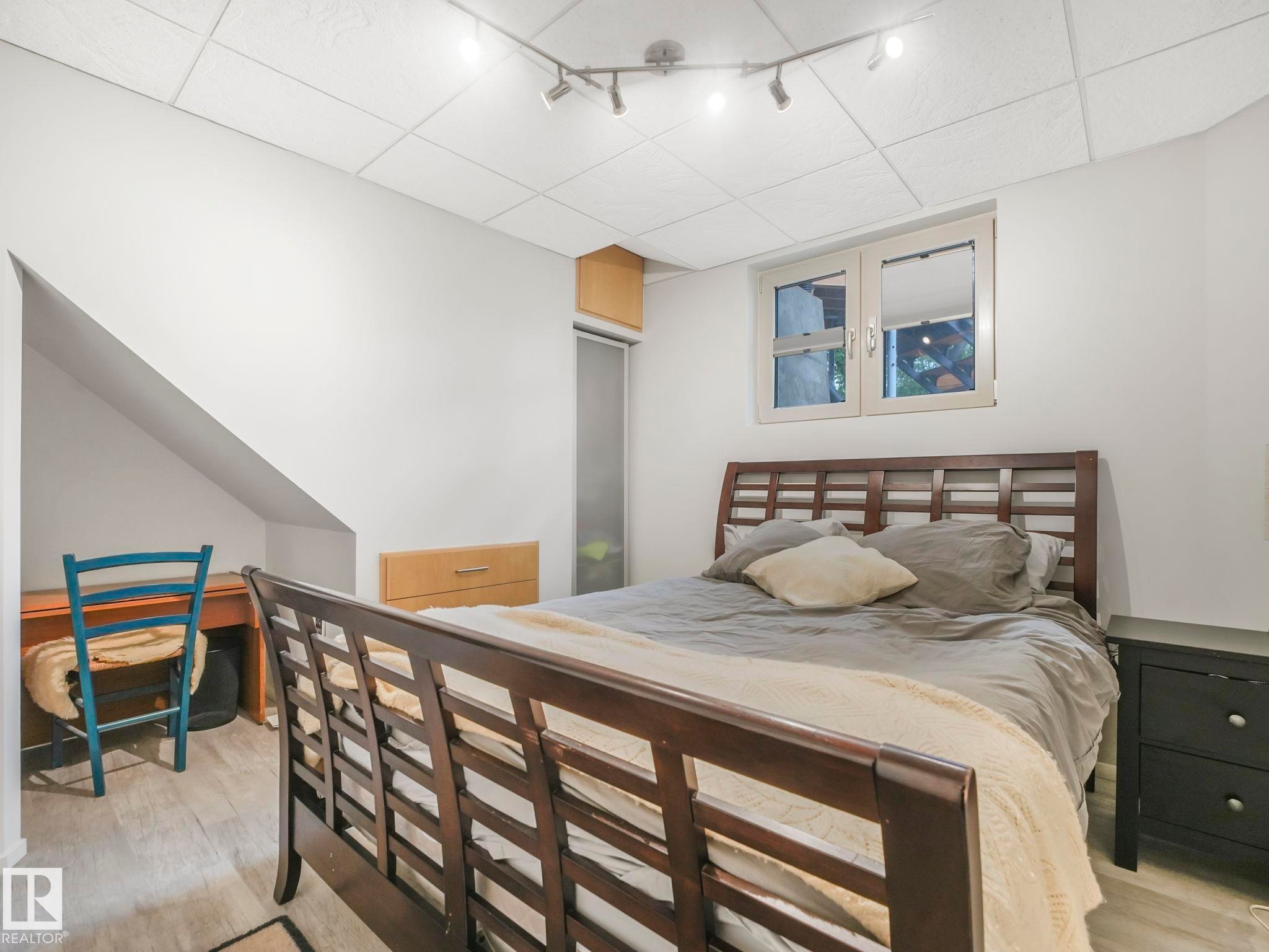 10961 75 Avenue, Edmonton, AB - Indoor Photo Showing Bedroom