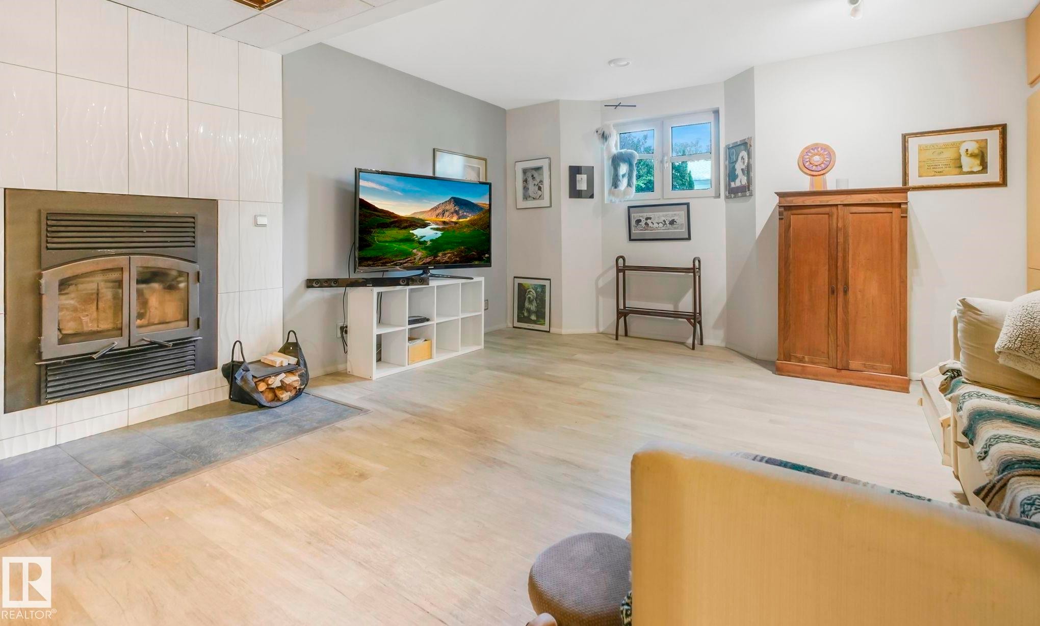 10961 75 Avenue, Edmonton, AB - Indoor With Fireplace