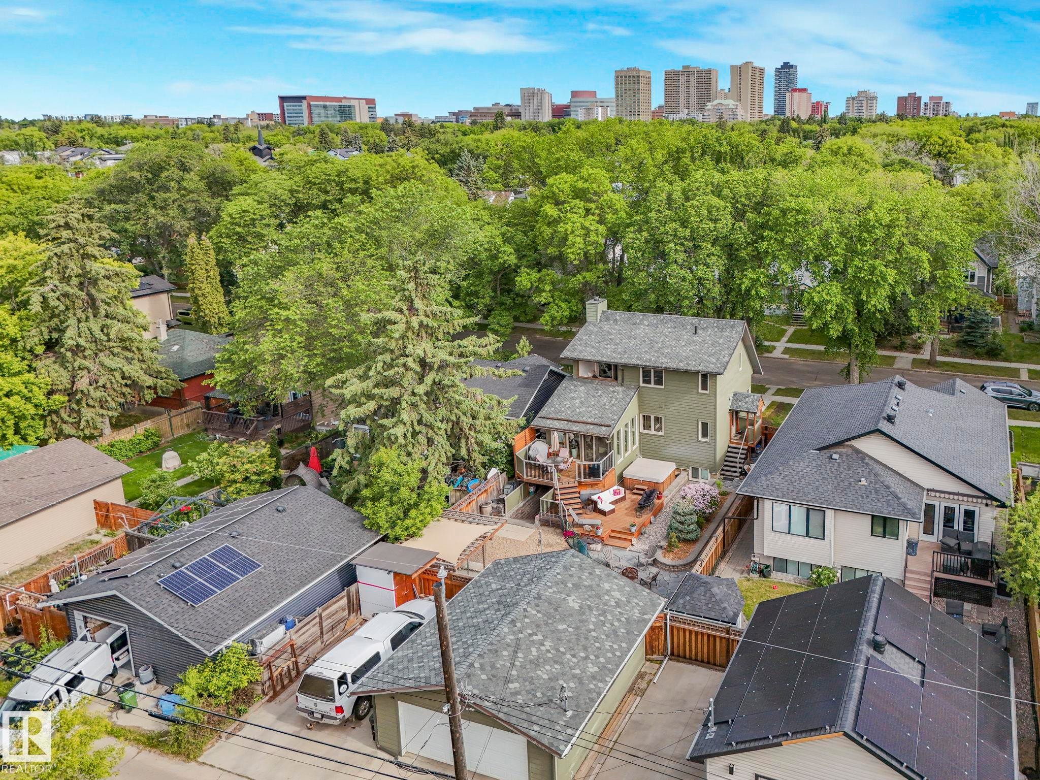 10961 75 Avenue, Edmonton, AB - Outdoor