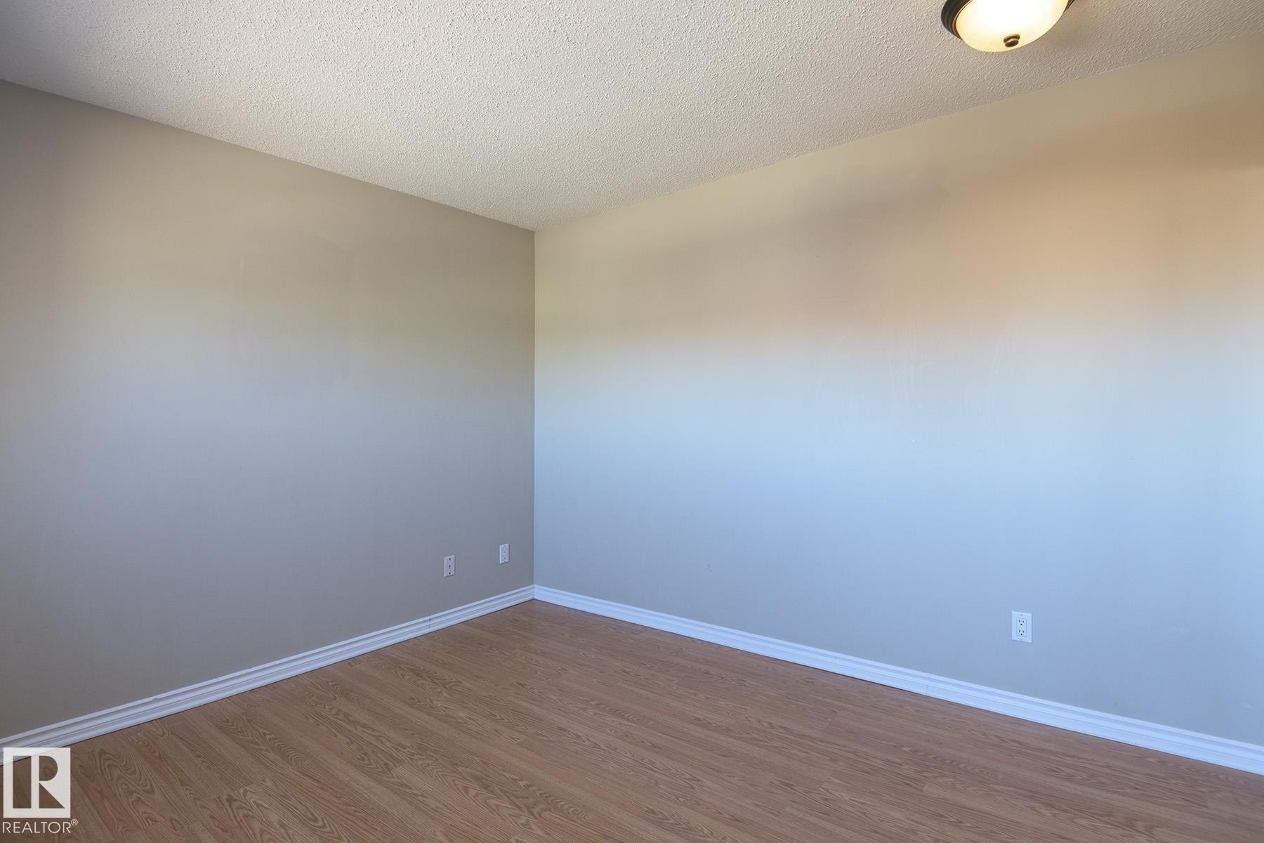 Image quality insufficient for description - 8039 27 Avenue, Edmonton, AB - Indoor Photo Showing Other Room