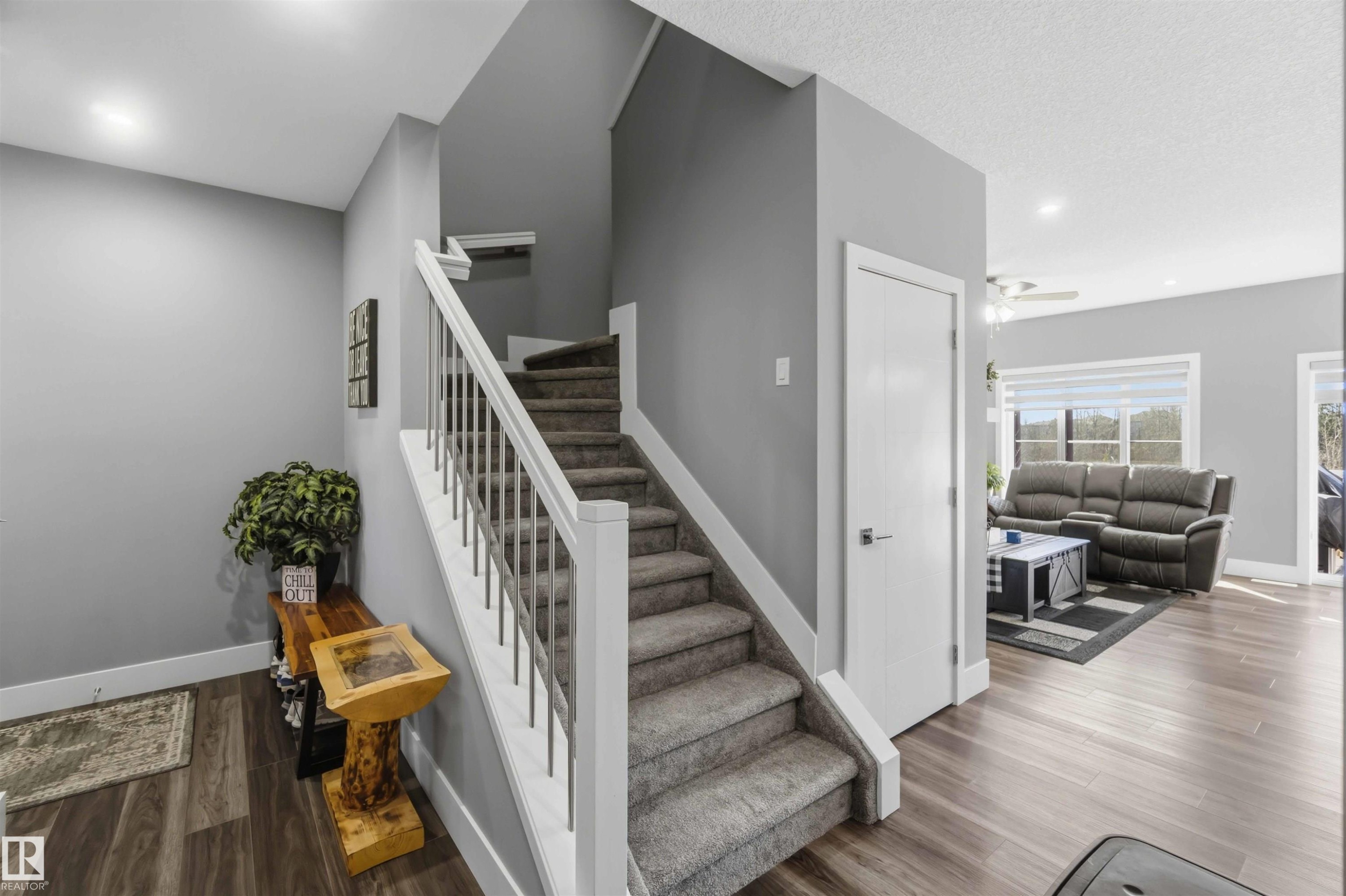 1641 Enright Way, Edmonton, AB - Indoor Photo Showing Other Room