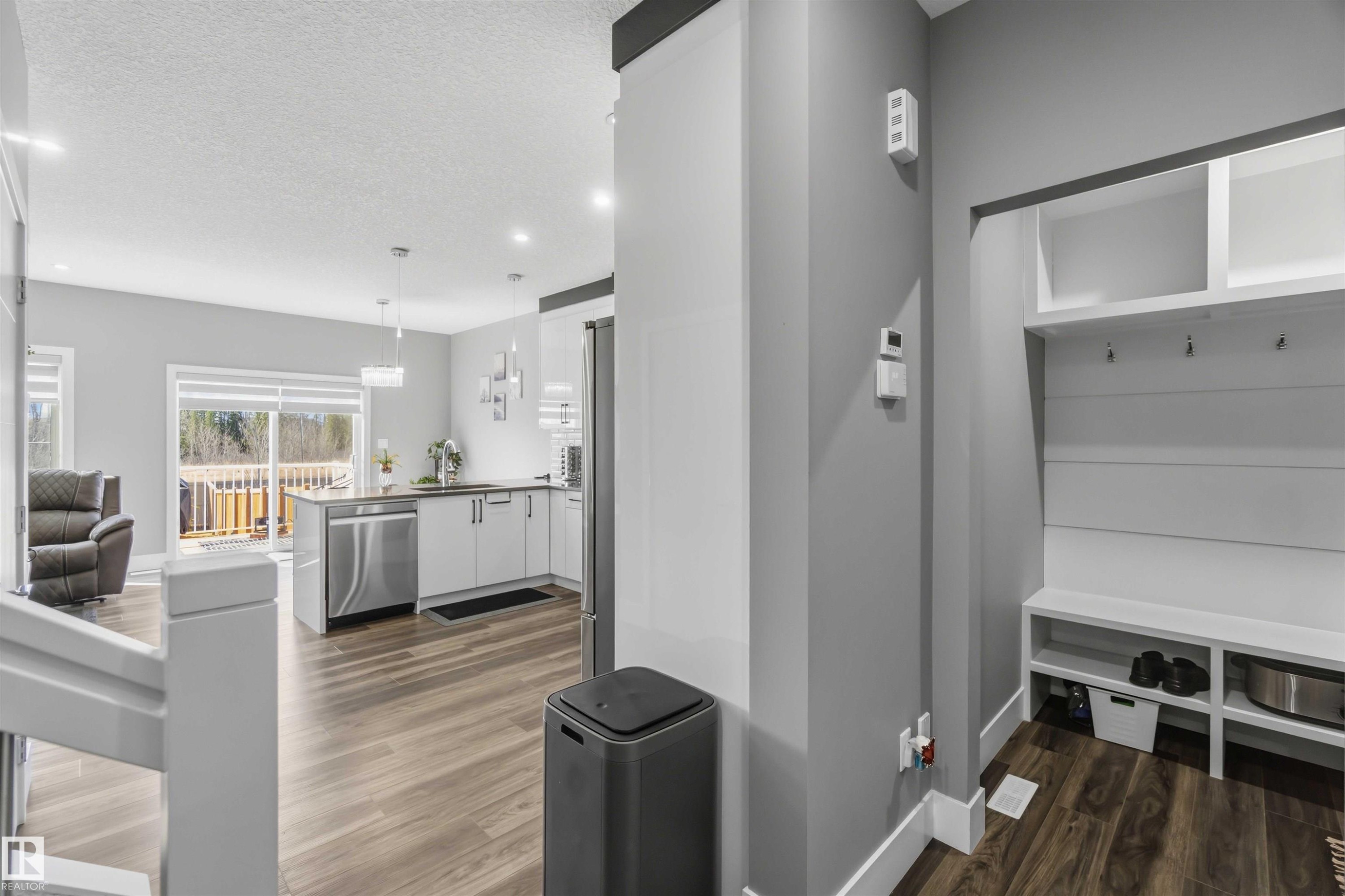 1641 Enright Way, Edmonton, AB - Indoor