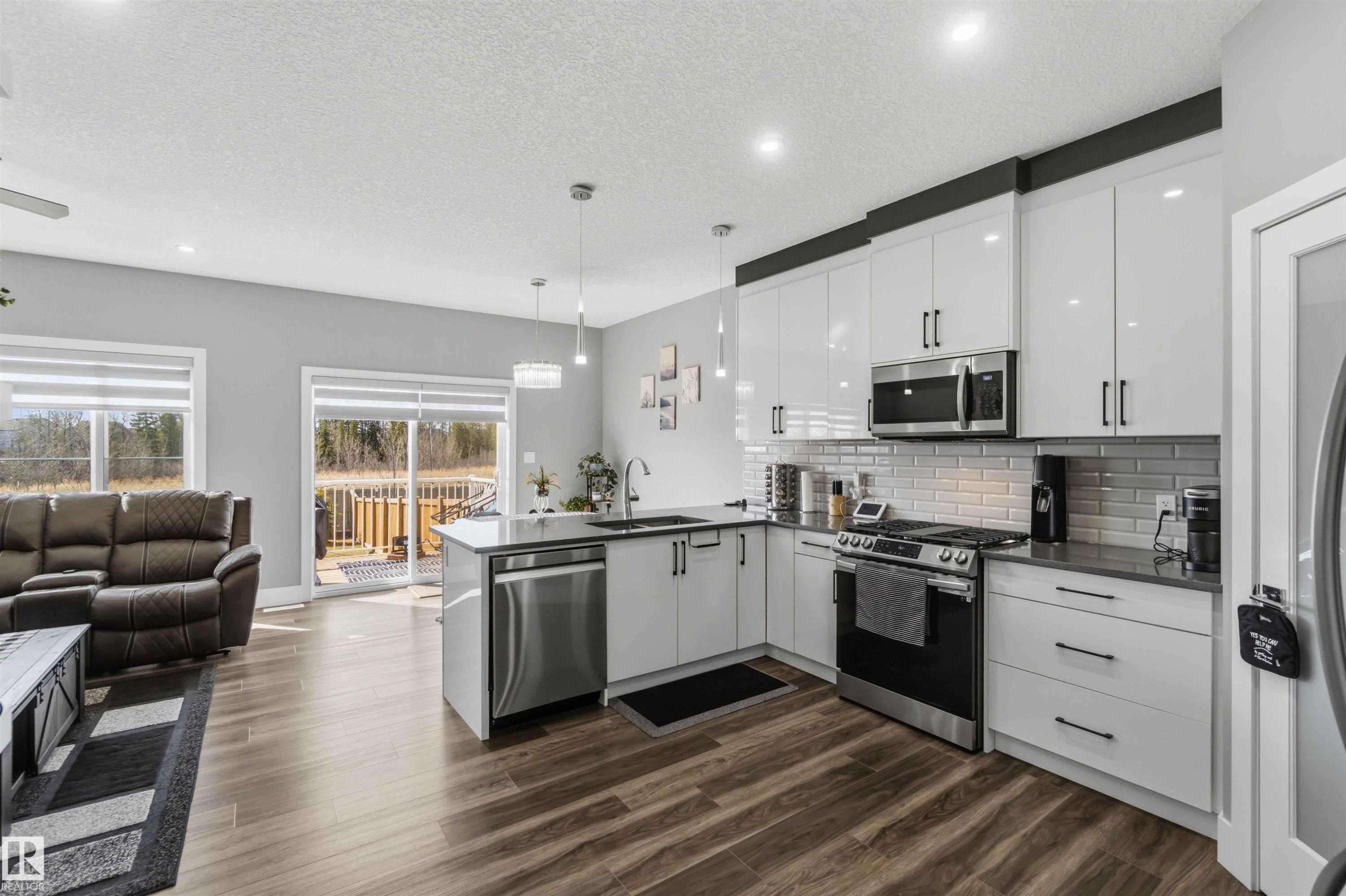 1641 Enright Way, Edmonton, AB - Indoor Photo Showing Kitchen With Upgraded Kitchen