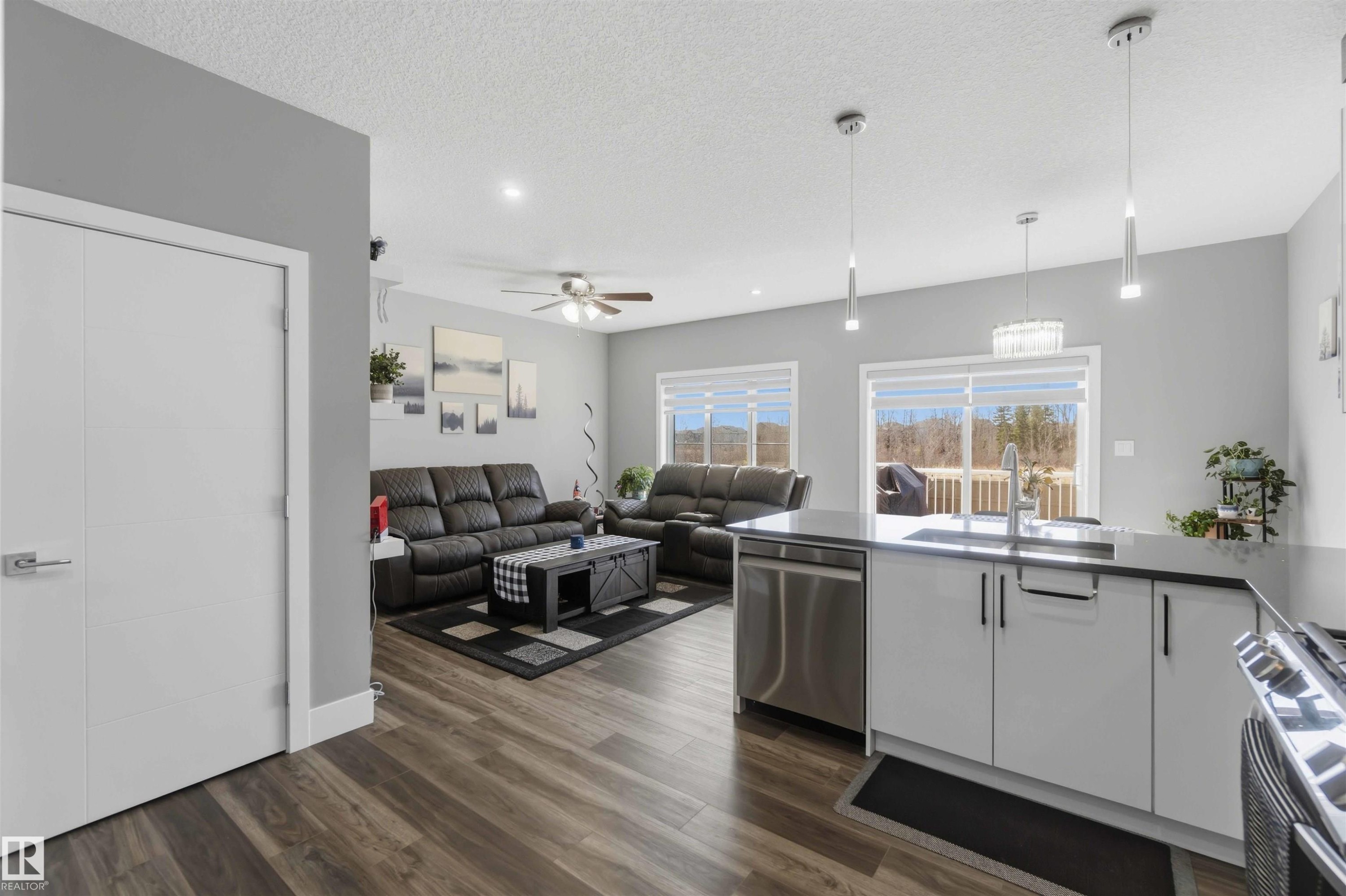 1641 Enright Way, Edmonton, AB - Indoor Photo Showing Kitchen With Upgraded Kitchen