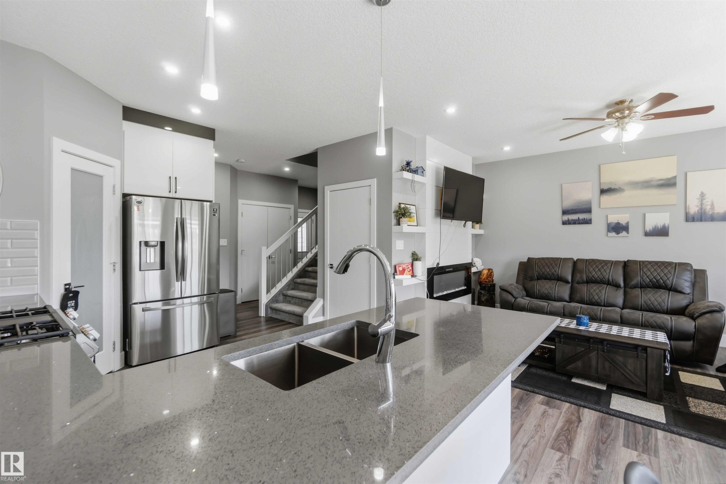 1641 Enright Way, Edmonton, AB - Indoor Photo Showing Kitchen With Double Sink With Upgraded Kitchen