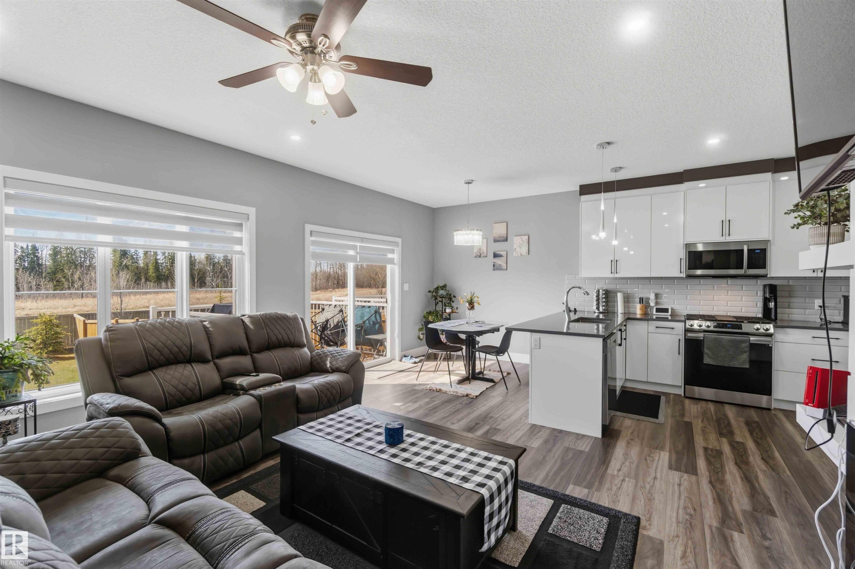 1641 Enright Way, Edmonton, AB - Indoor