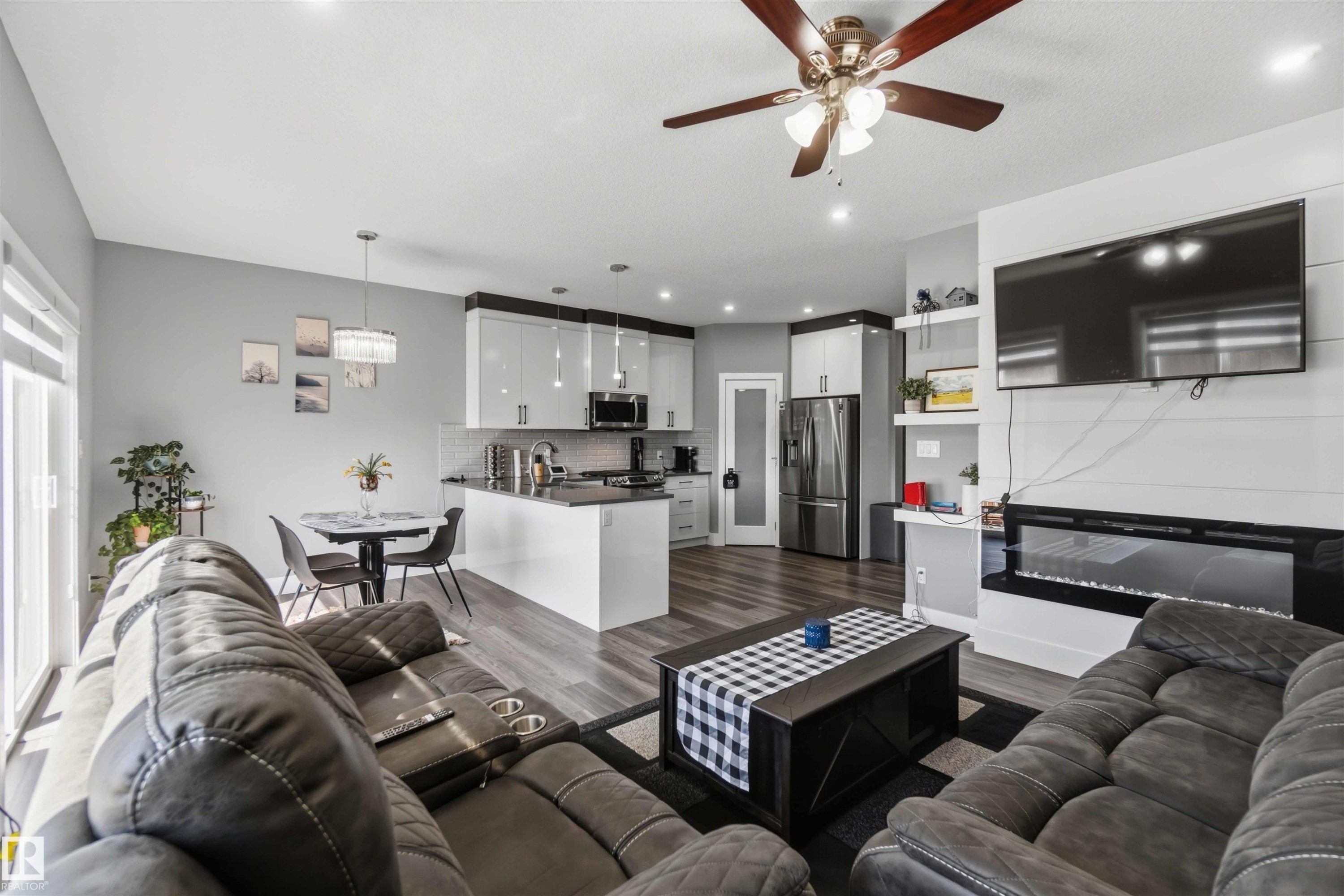 1641 Enright Way, Edmonton, AB - Indoor Photo Showing Living Room With Fireplace