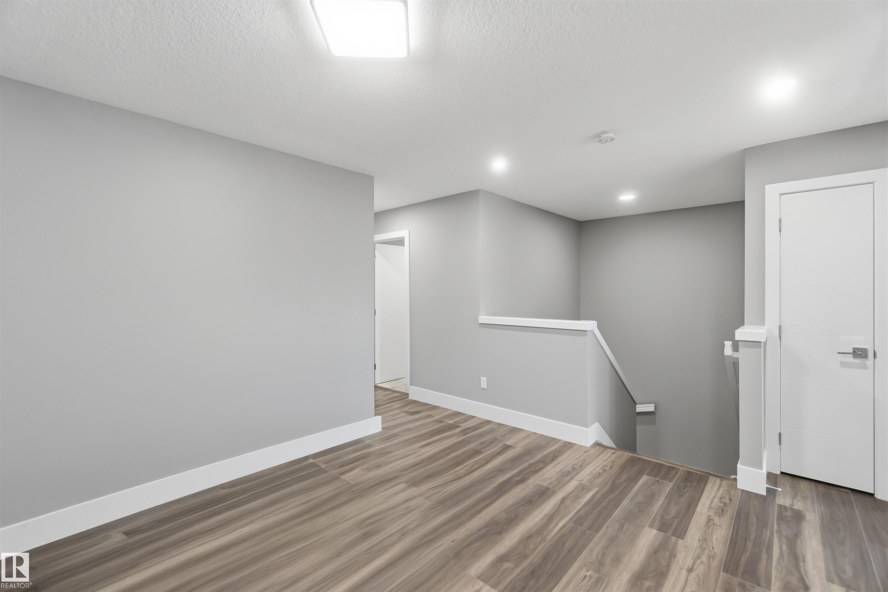 1641 Enright Way, Edmonton, AB - Indoor Photo Showing Other Room