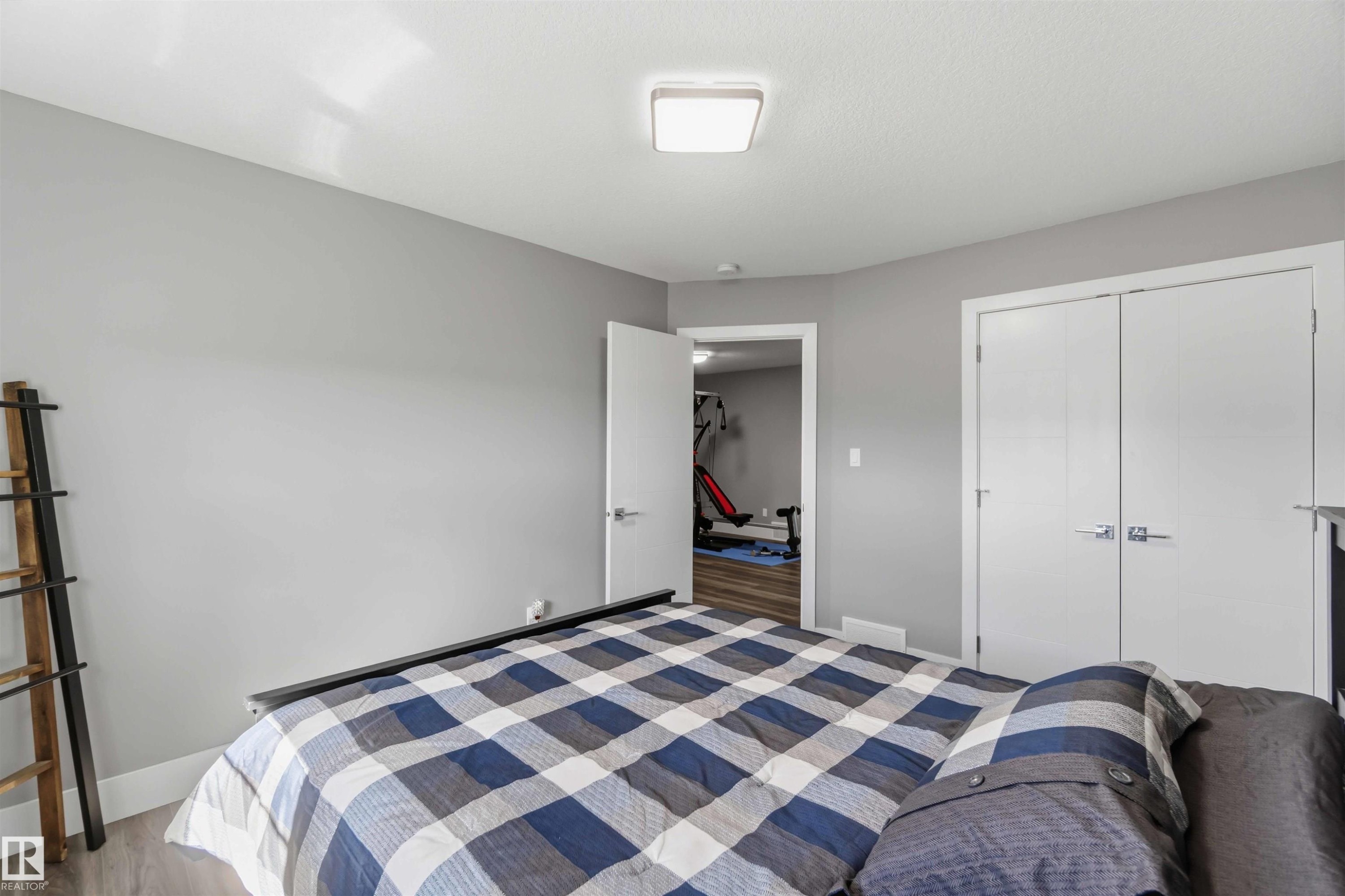 1641 Enright Way, Edmonton, AB - Indoor Photo Showing Bedroom