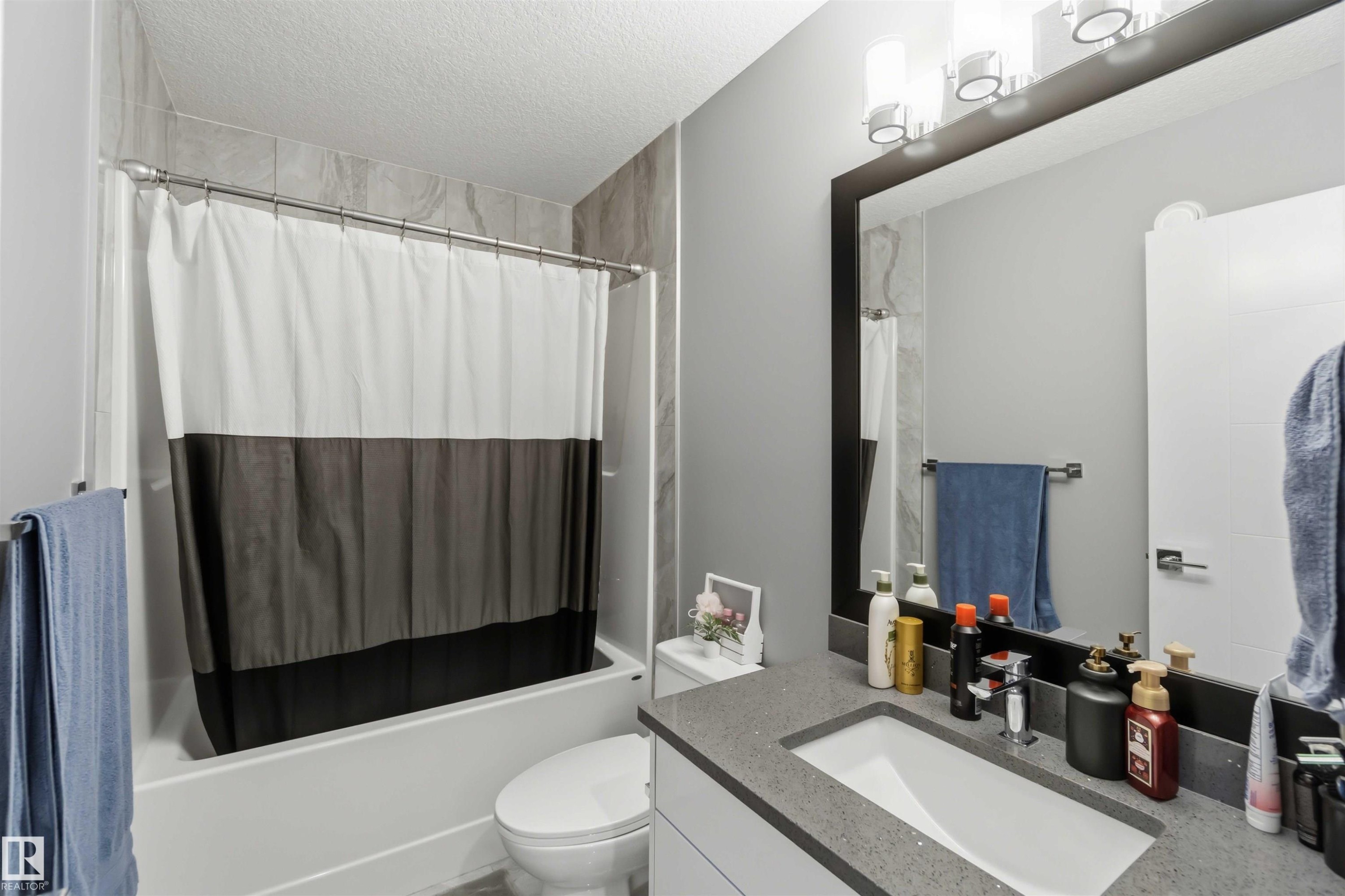 1641 Enright Way, Edmonton, AB - Indoor Photo Showing Bathroom