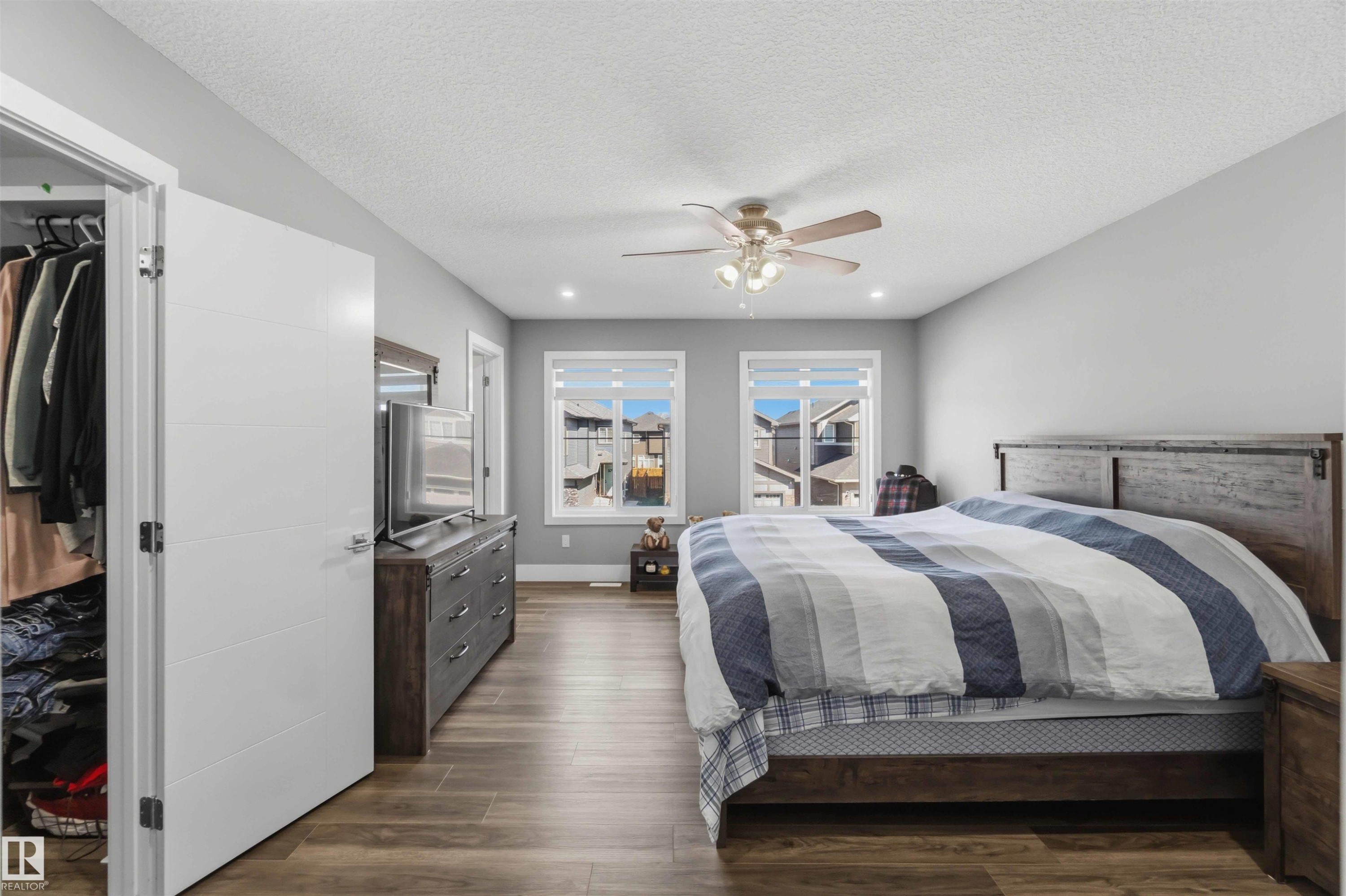 1641 Enright Way, Edmonton, AB - Indoor Photo Showing Bedroom