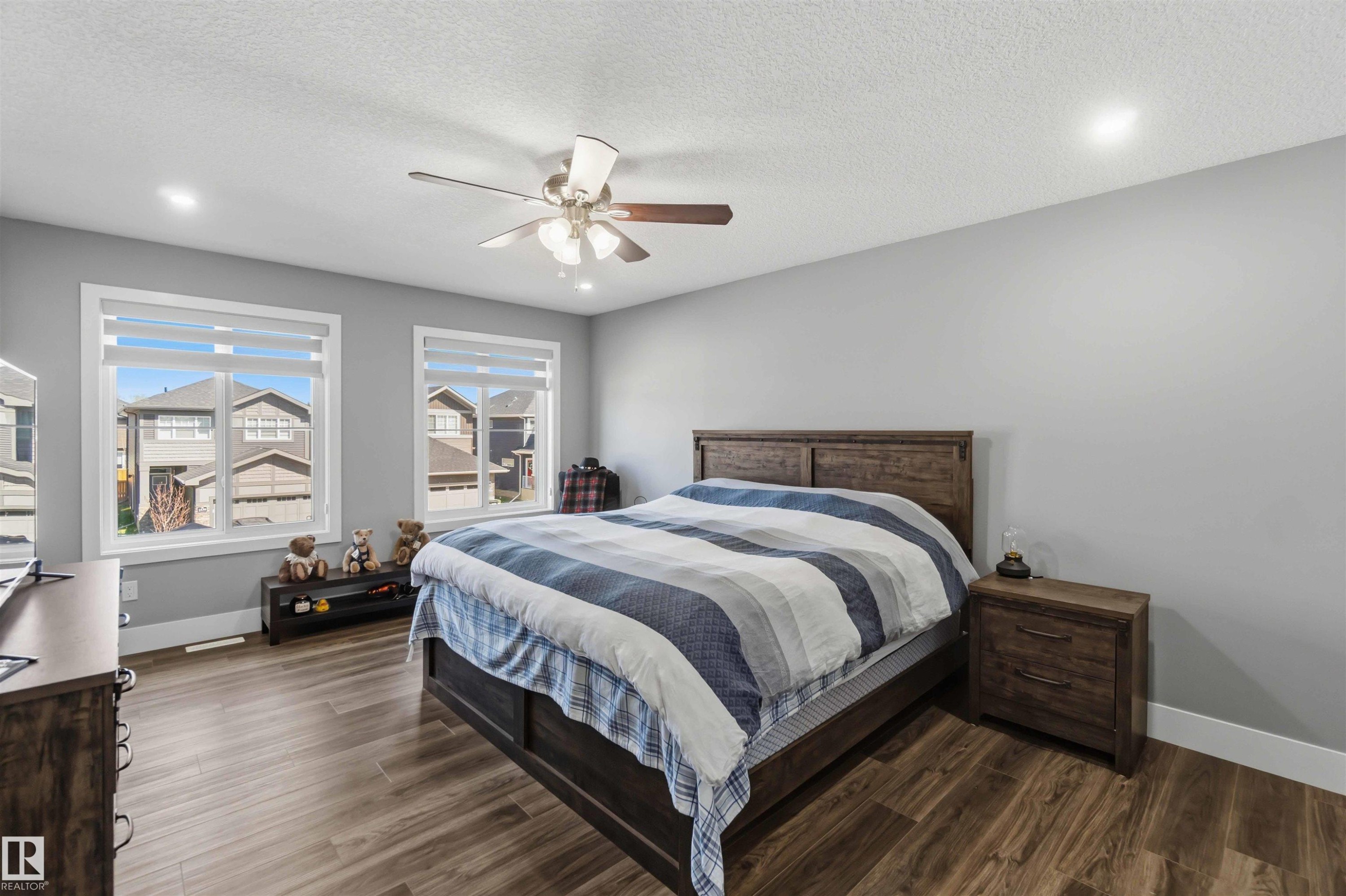 1641 Enright Way, Edmonton, AB - Indoor Photo Showing Bedroom