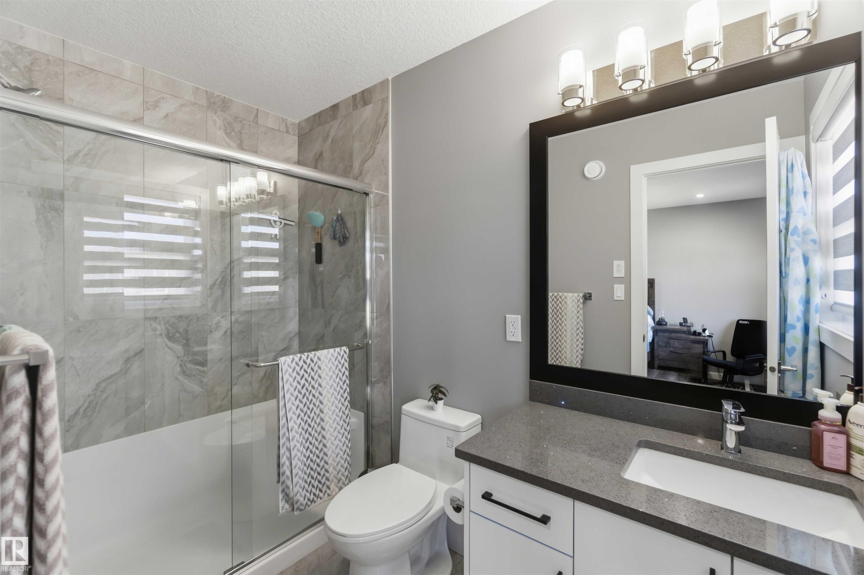 1641 Enright Way, Edmonton, AB - Indoor Photo Showing Bathroom