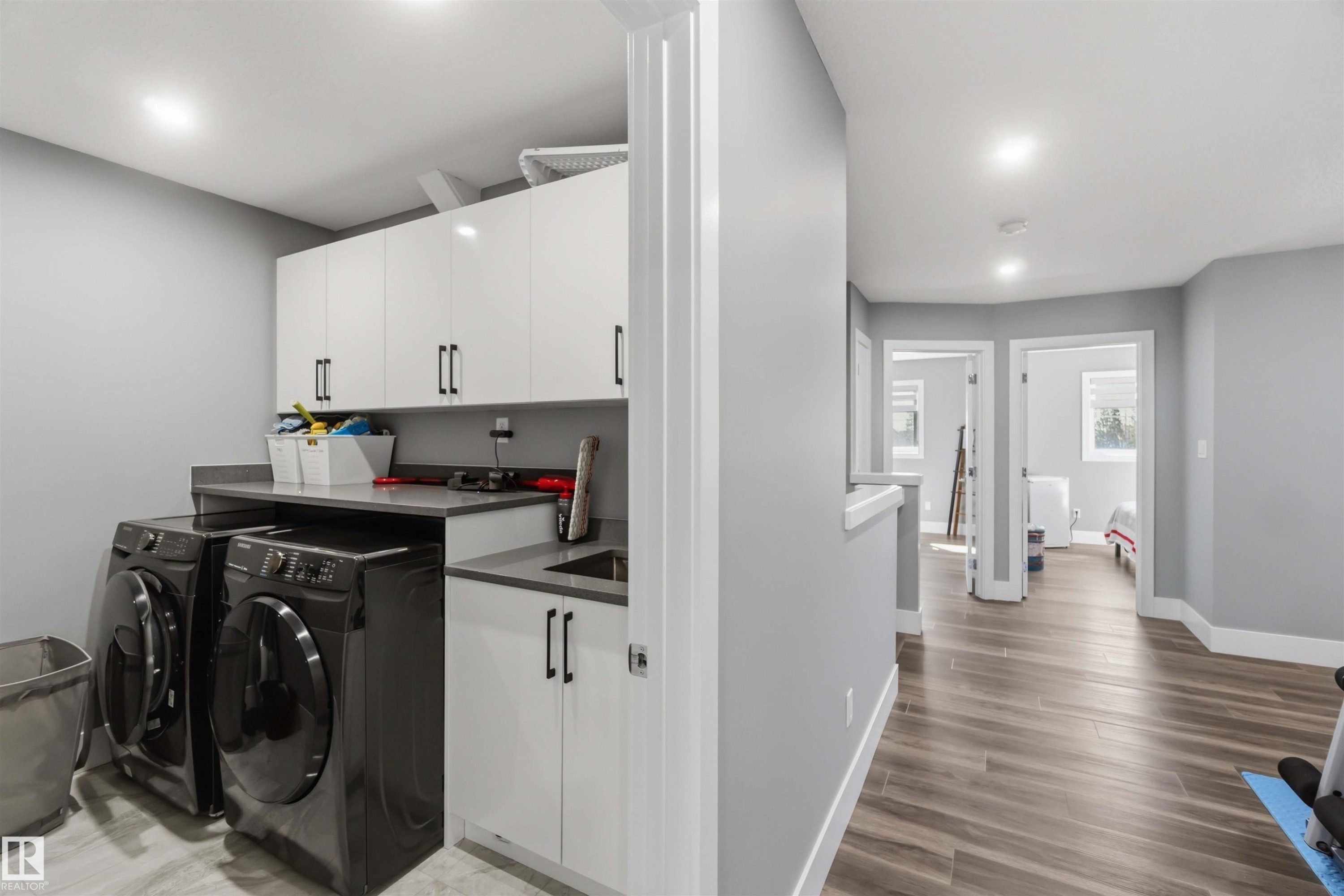 1641 Enright Way, Edmonton, AB - Indoor Photo Showing Laundry Room