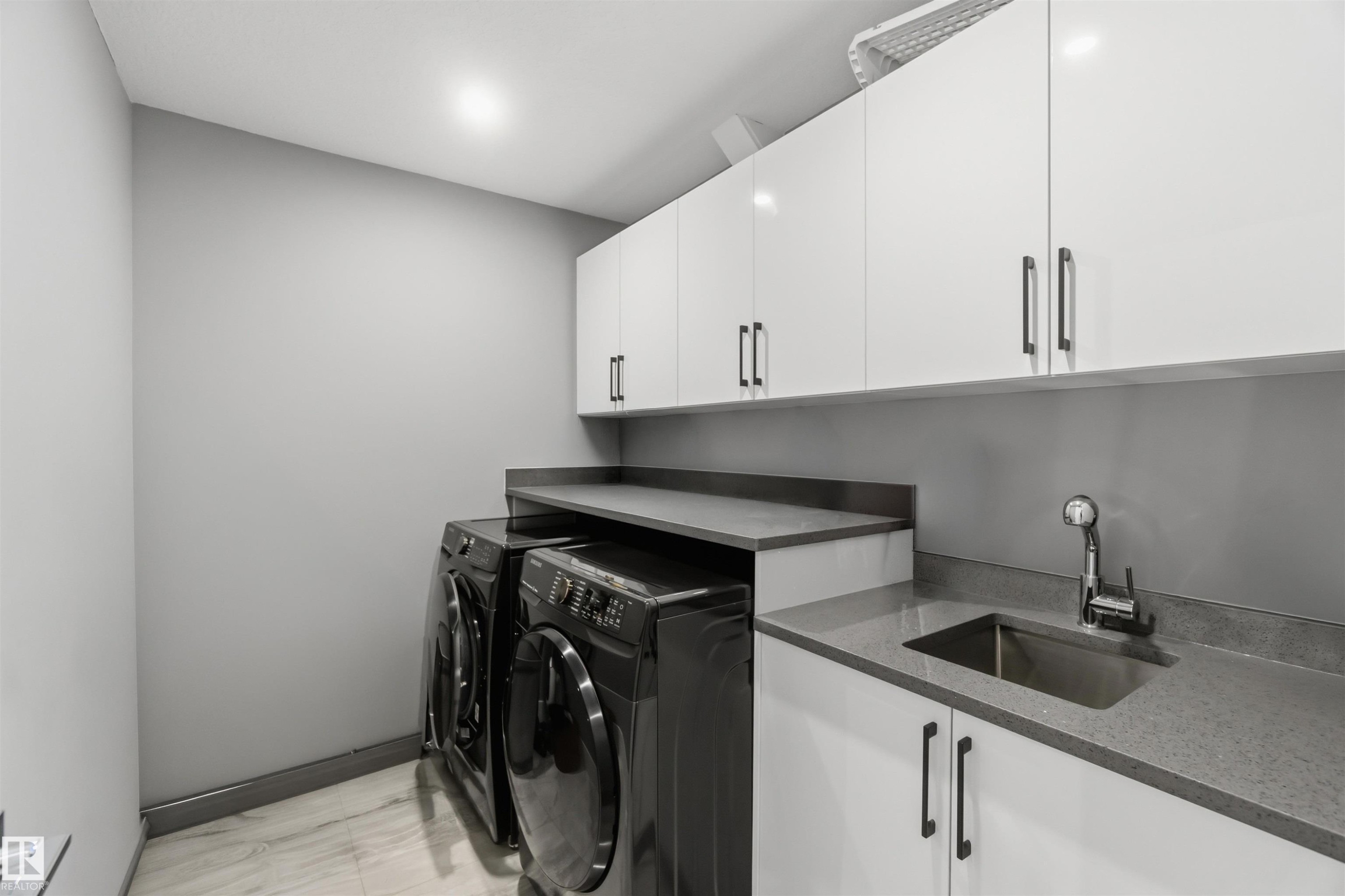 1641 Enright Way, Edmonton, AB - Indoor Photo Showing Laundry Room