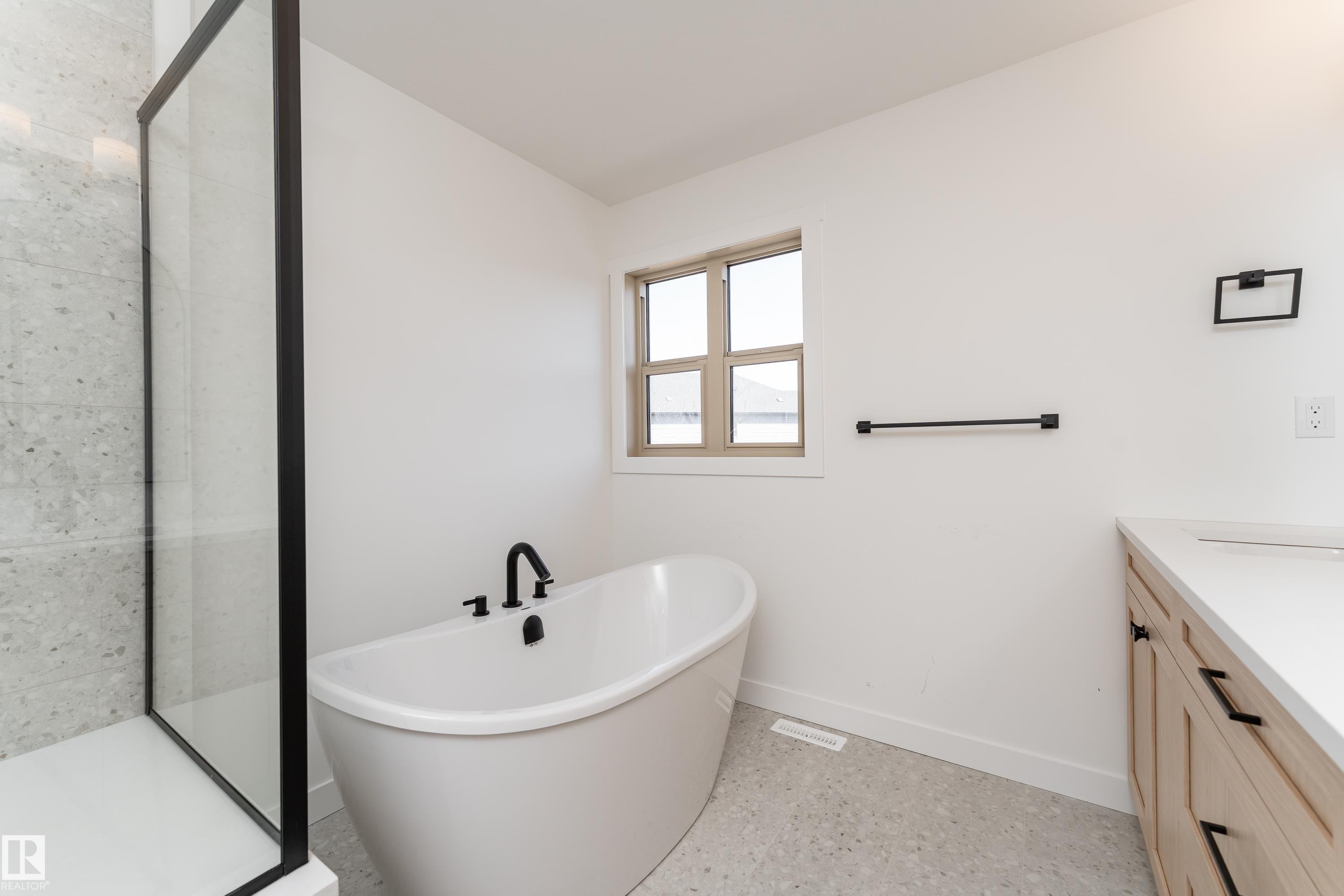 12 Gable Common, Spruce Grove, AB - Indoor Photo Showing Bathroom