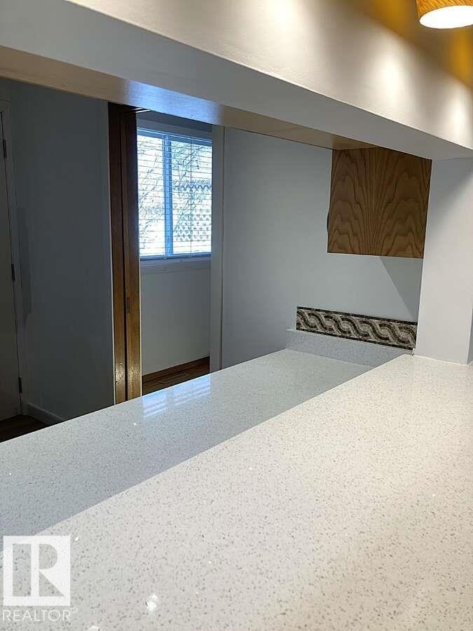 15212 86 Avenue, Edmonton, AB - Indoor