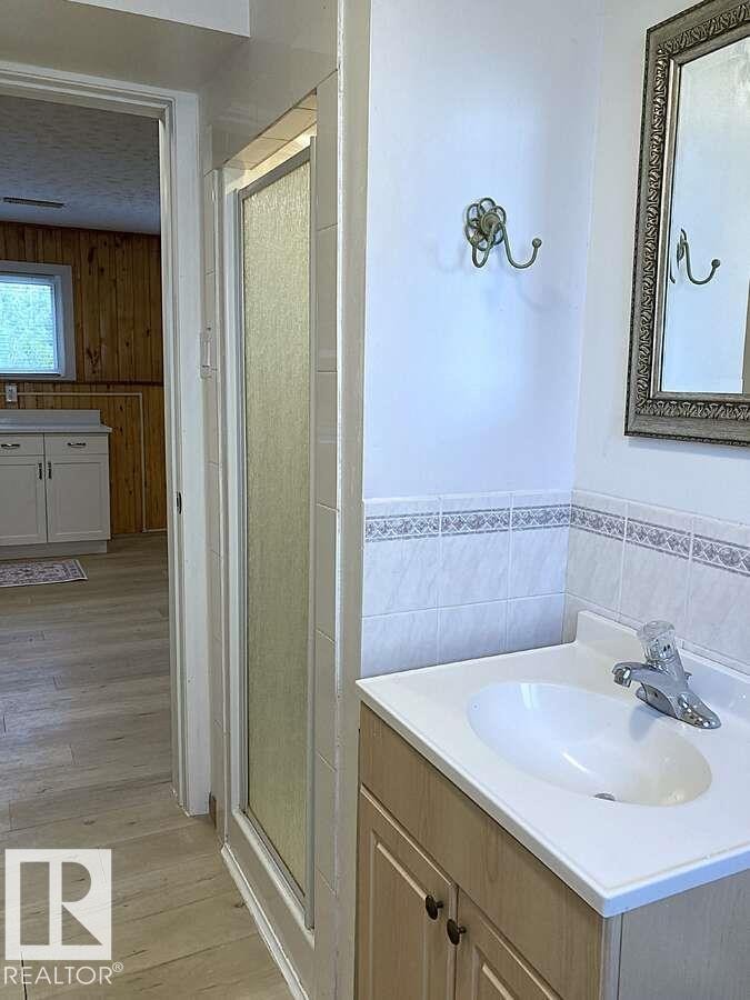 15212 86 Avenue, Edmonton, AB - Indoor Photo Showing Bathroom