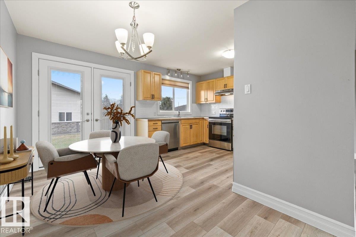 7927 71 Avenue, Edmonton, AB - Indoor Photo Showing Dining Room