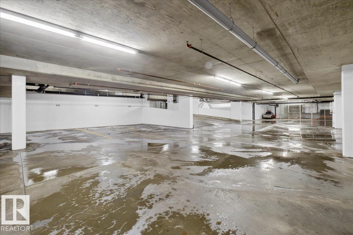#114 2504 109 St Nw, Edmonton, AB - Indoor Photo Showing Garage