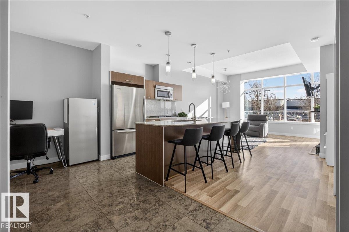 #114 2504 109 St Nw, Edmonton, AB - Indoor Photo Showing Kitchen With Stainless Steel Kitchen With Upgraded Kitchen