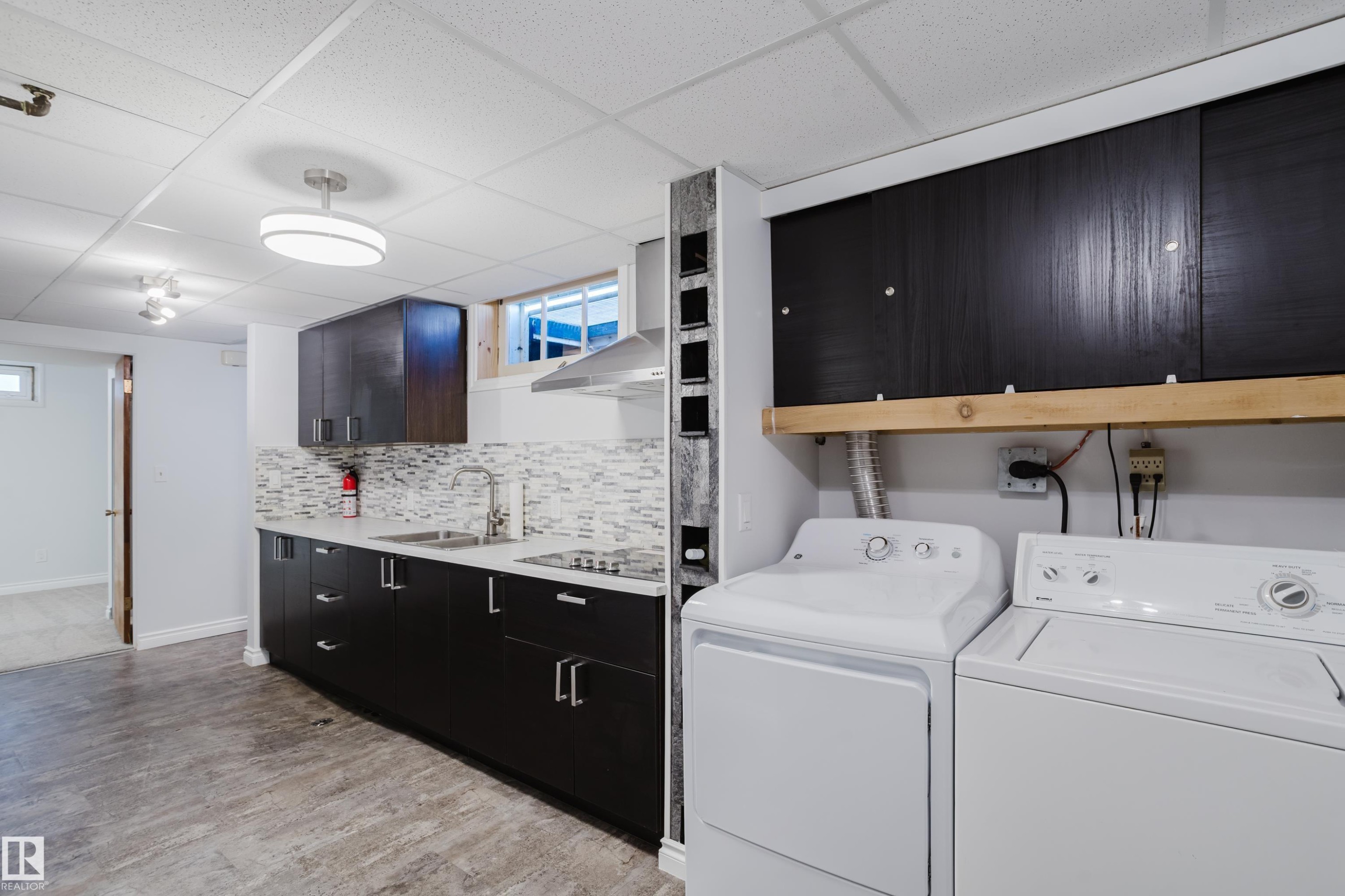7108 83 Street, Edmonton, AB - Indoor Photo Showing Laundry Room