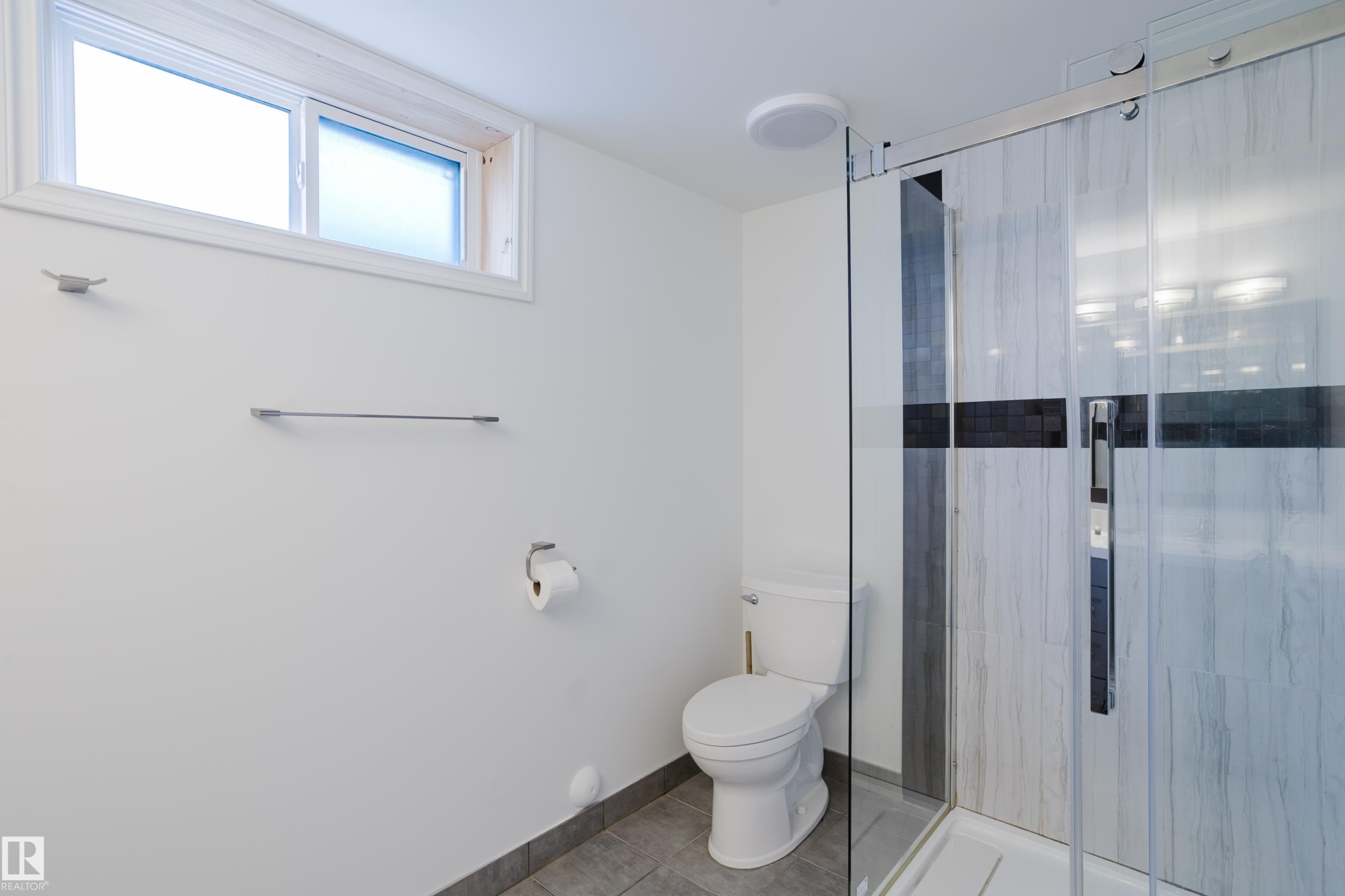 7108 83 Street, Edmonton, AB - Indoor Photo Showing Bathroom