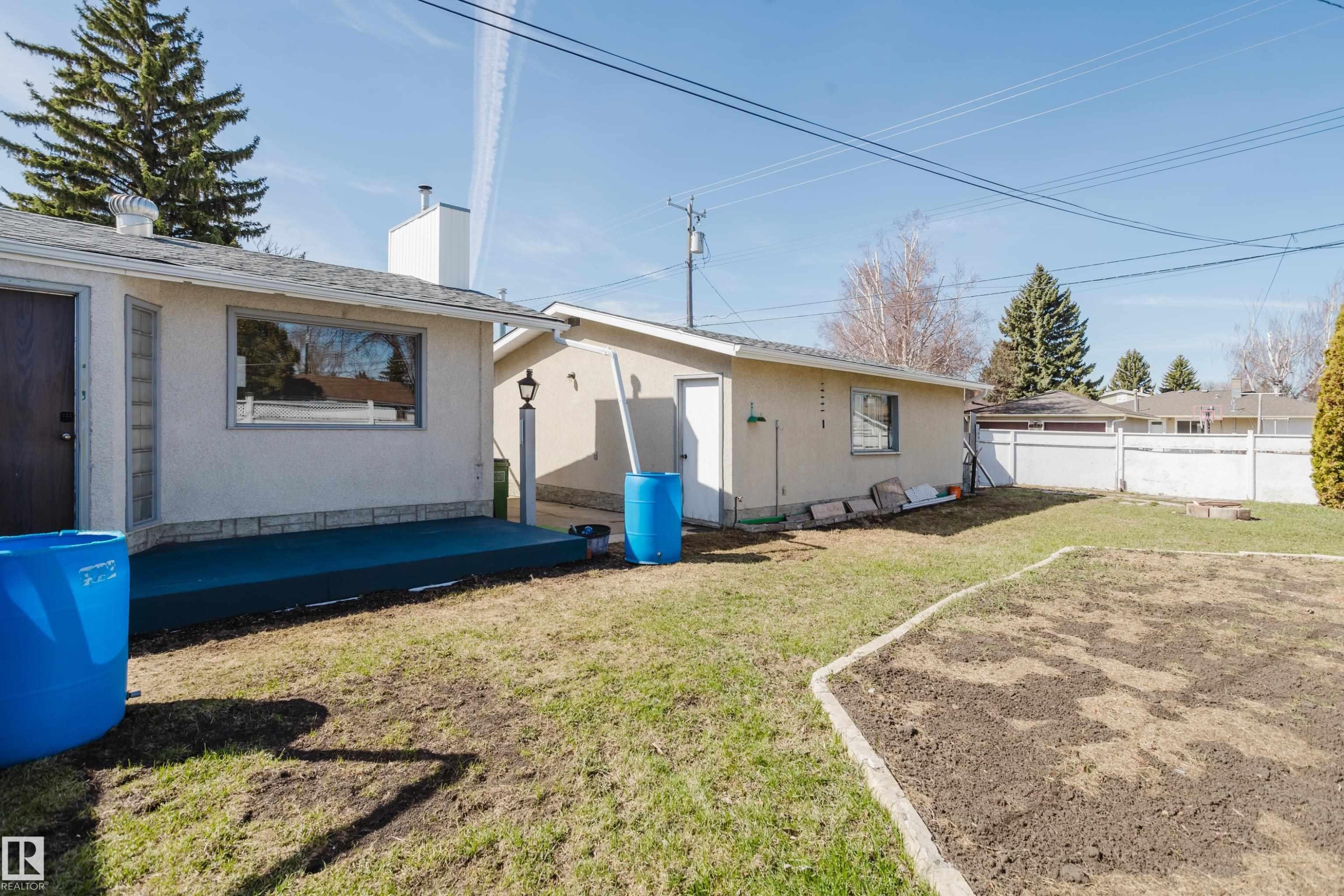 7108 83 Street, Edmonton, AB - Outdoor