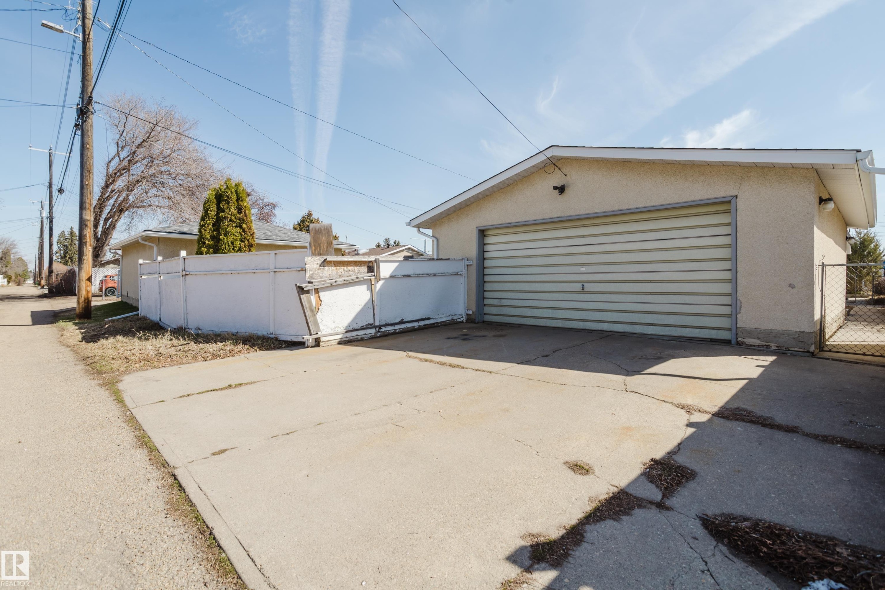7108 83 Street, Edmonton, AB - Outdoor