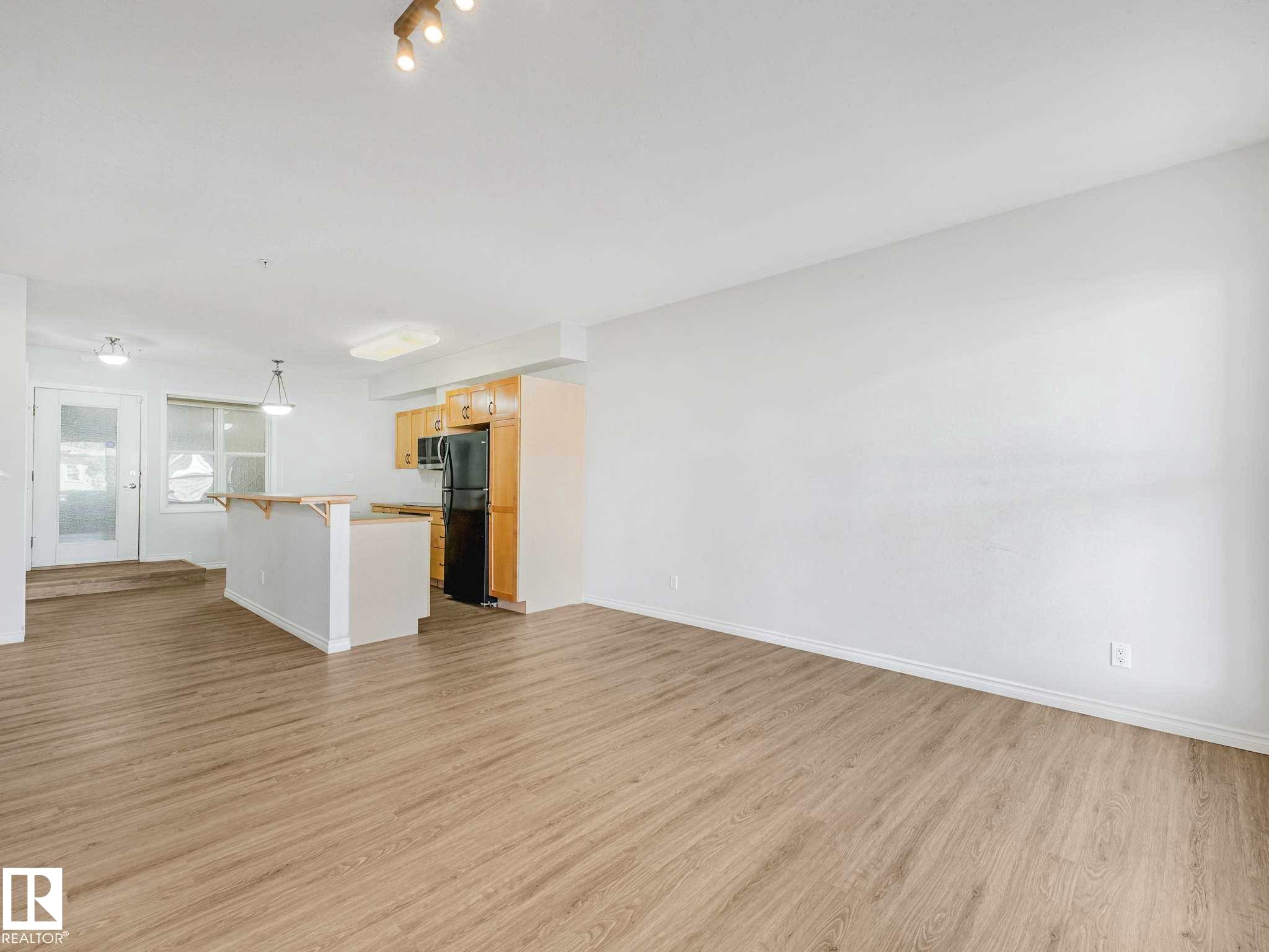 112 11039 83 Avenue, Edmonton, AB - Indoor