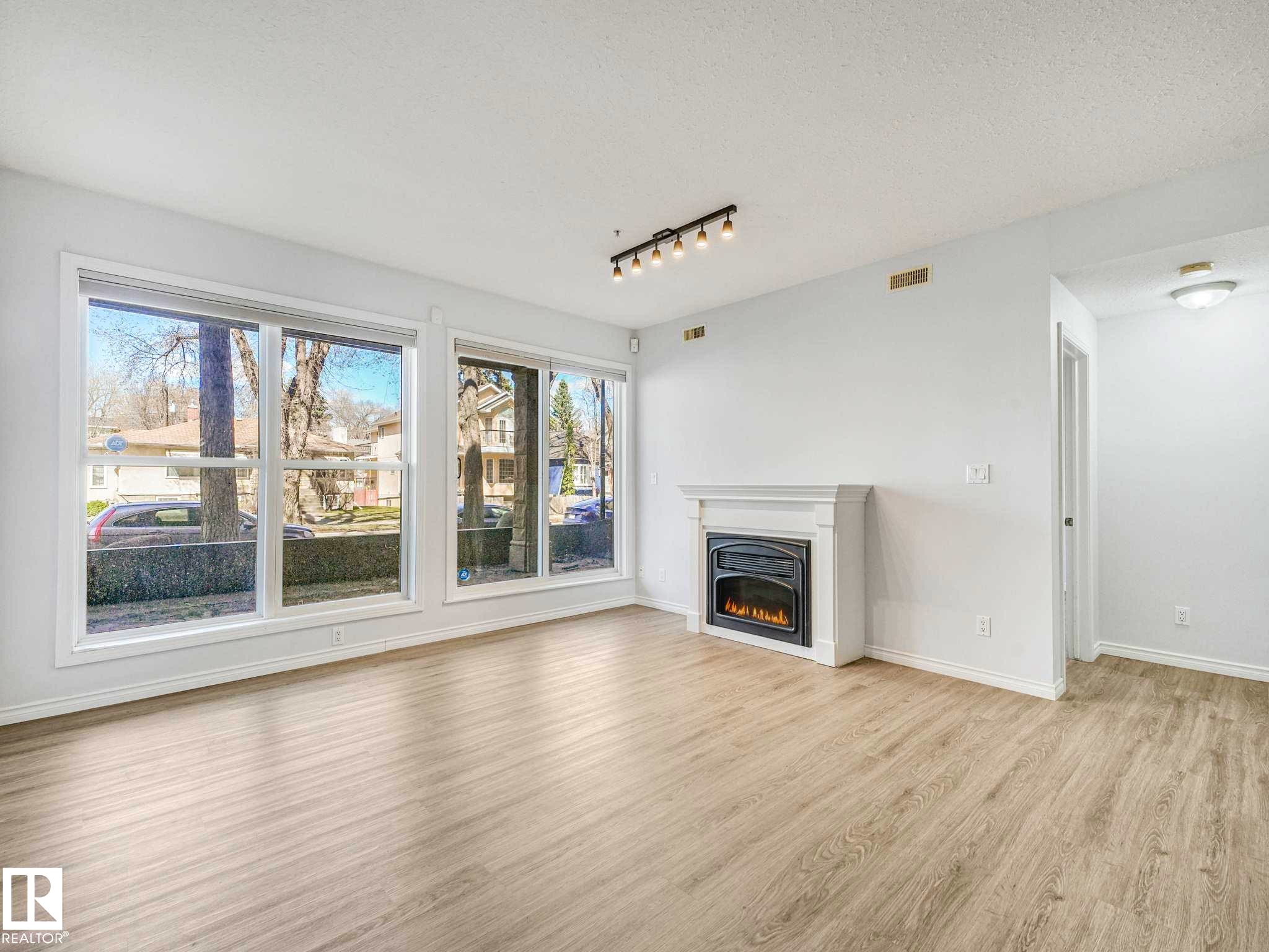 112 11039 83 Avenue, Edmonton, AB - Indoor Photo Showing Living Room With Fireplace