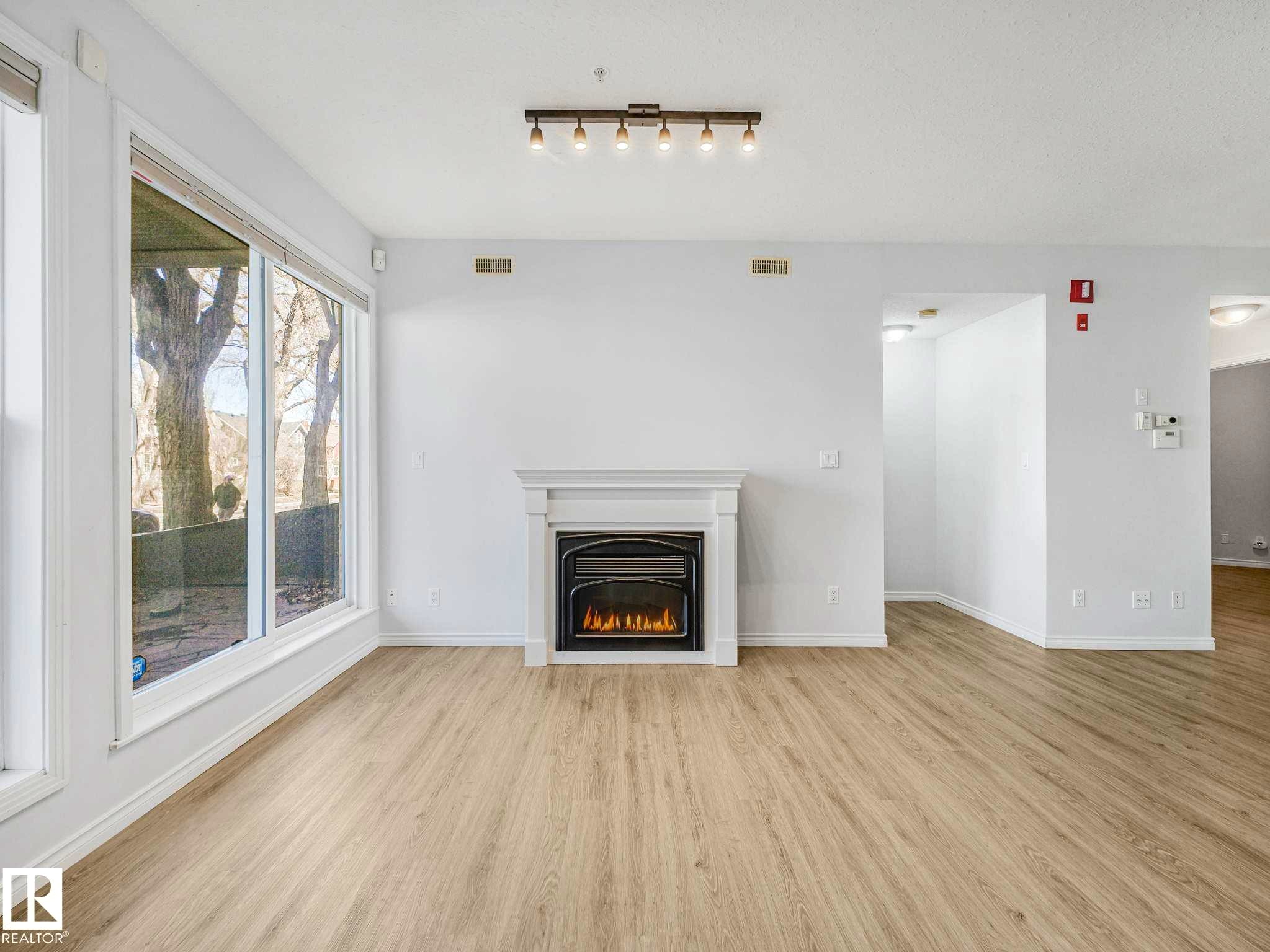112 11039 83 Avenue, Edmonton, AB - Indoor Photo Showing Living Room With Fireplace
