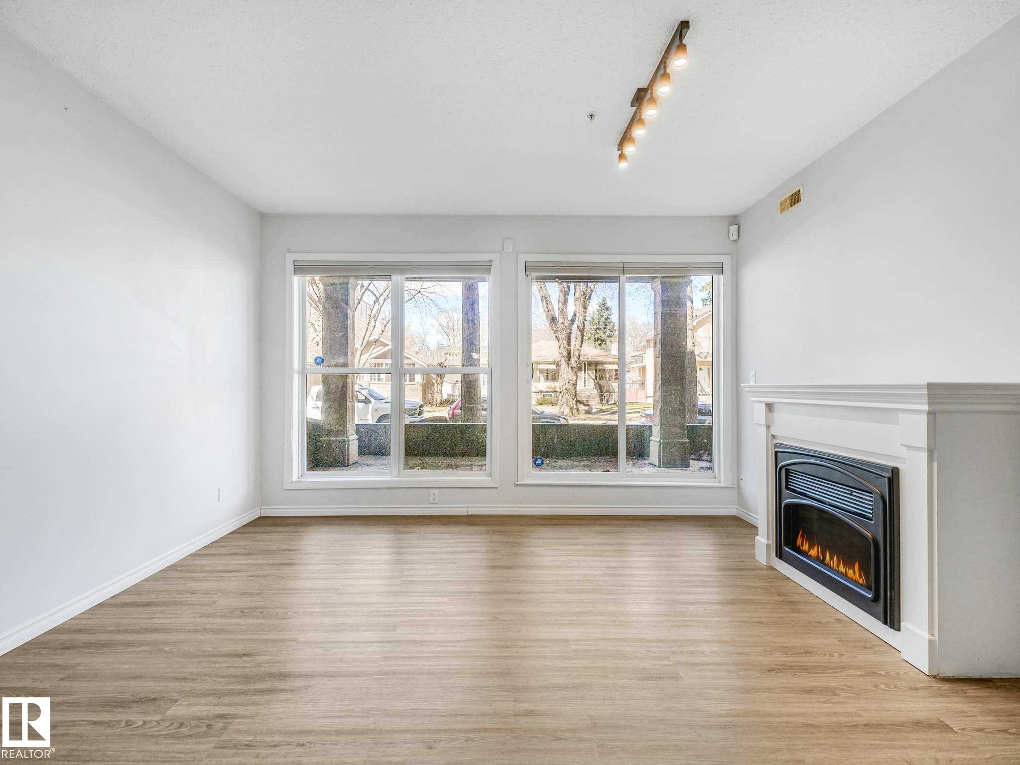 112 11039 83 Avenue, Edmonton, AB - Indoor Photo Showing Living Room With Fireplace