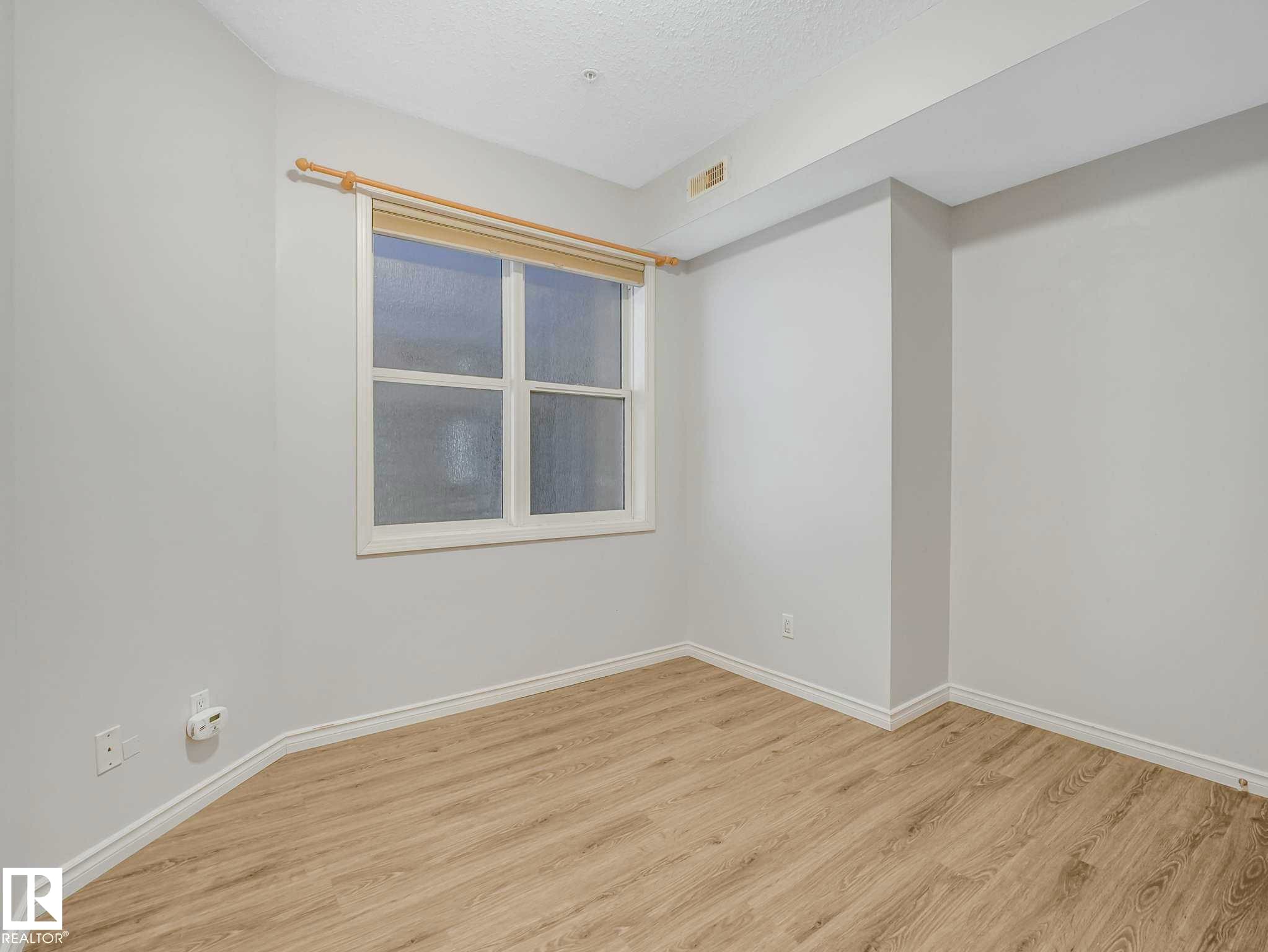 112 11039 83 Avenue, Edmonton, AB - Indoor Photo Showing Other Room