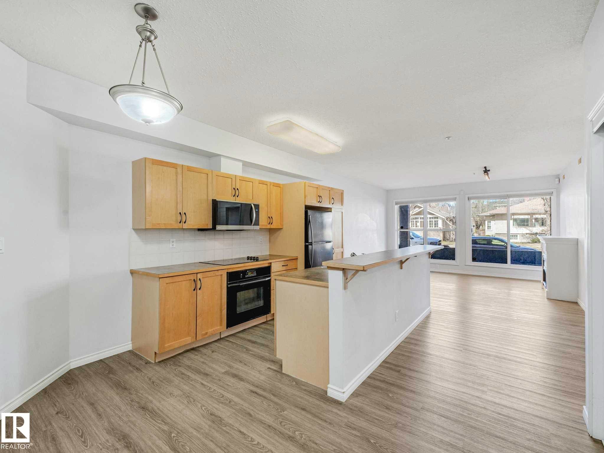 112 11039 83 Avenue, Edmonton, AB - Indoor Photo Showing Kitchen