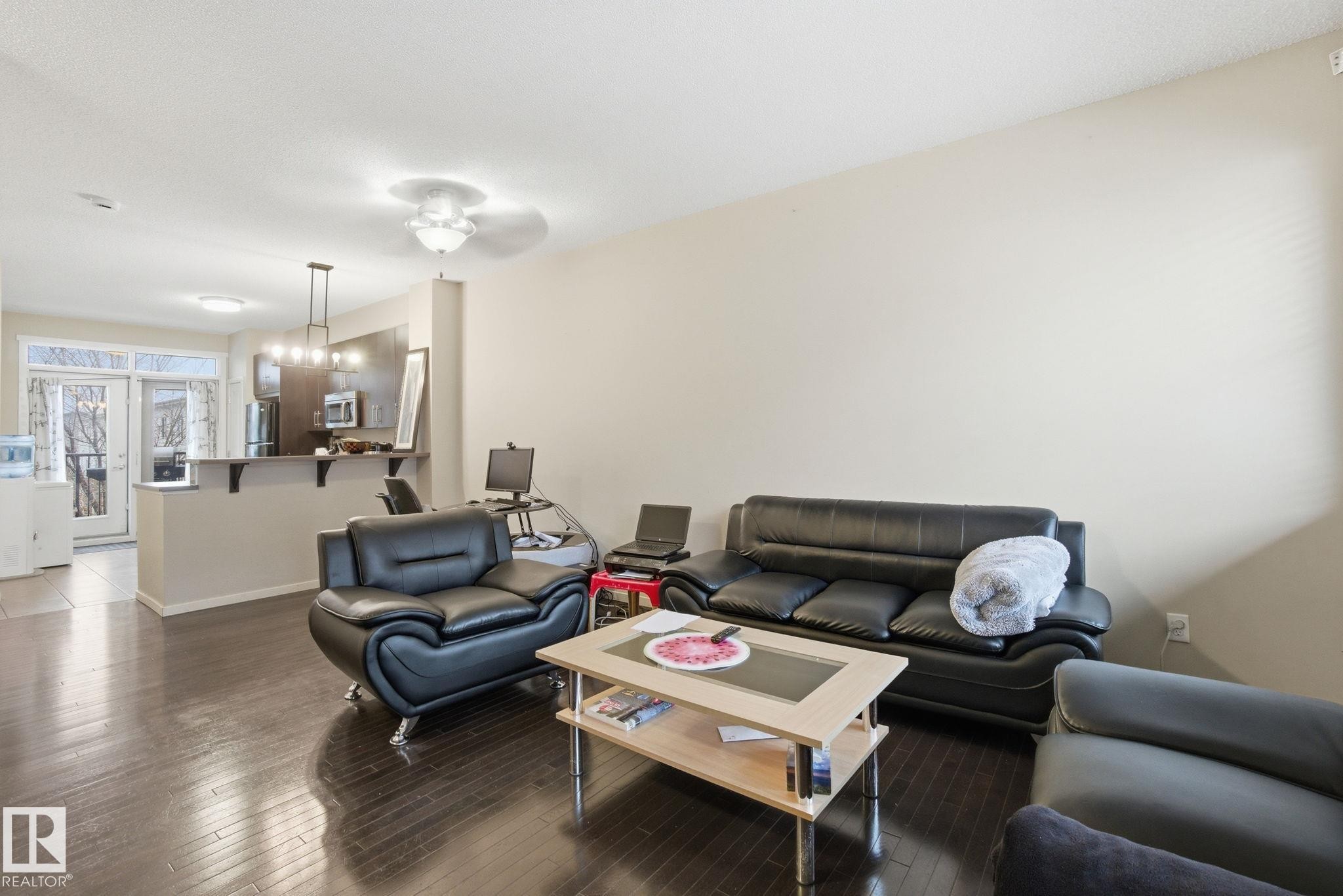 75 603 Watt Boulevard, Edmonton, AB - Indoor Photo Showing Living Room