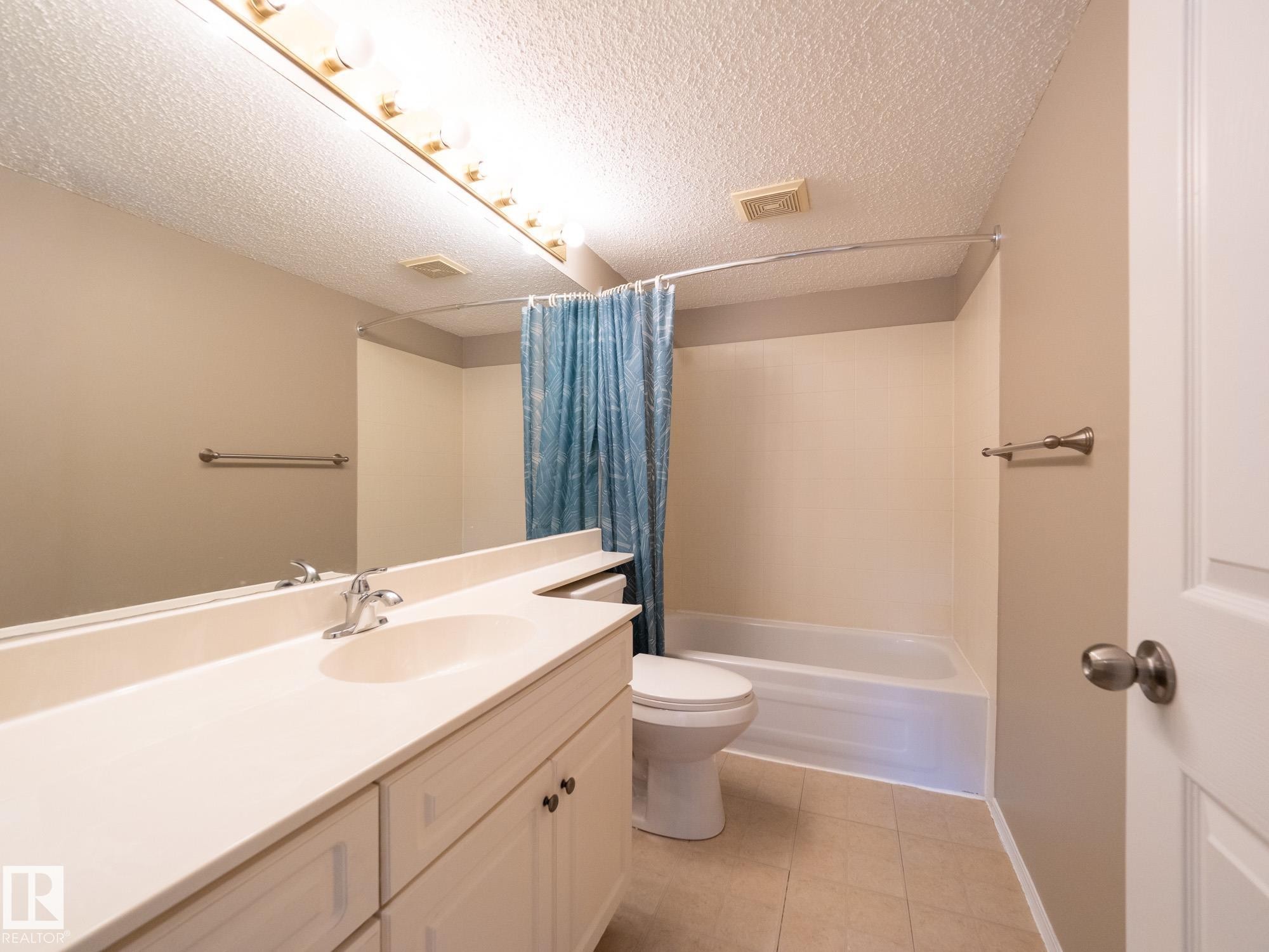 205 11716 100 Avenue, Edmonton, AB - Indoor Photo Showing Bathroom