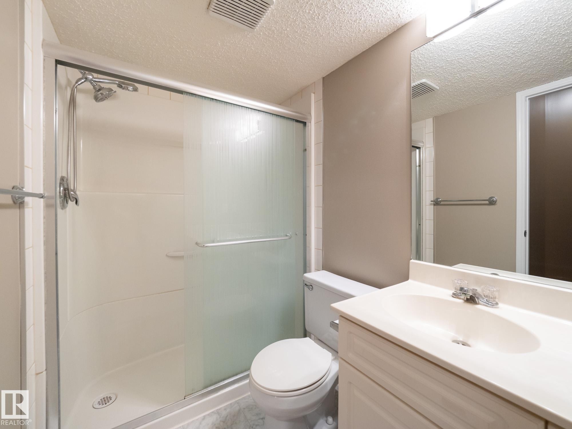 205 11716 100 Avenue, Edmonton, AB - Indoor Photo Showing Bathroom