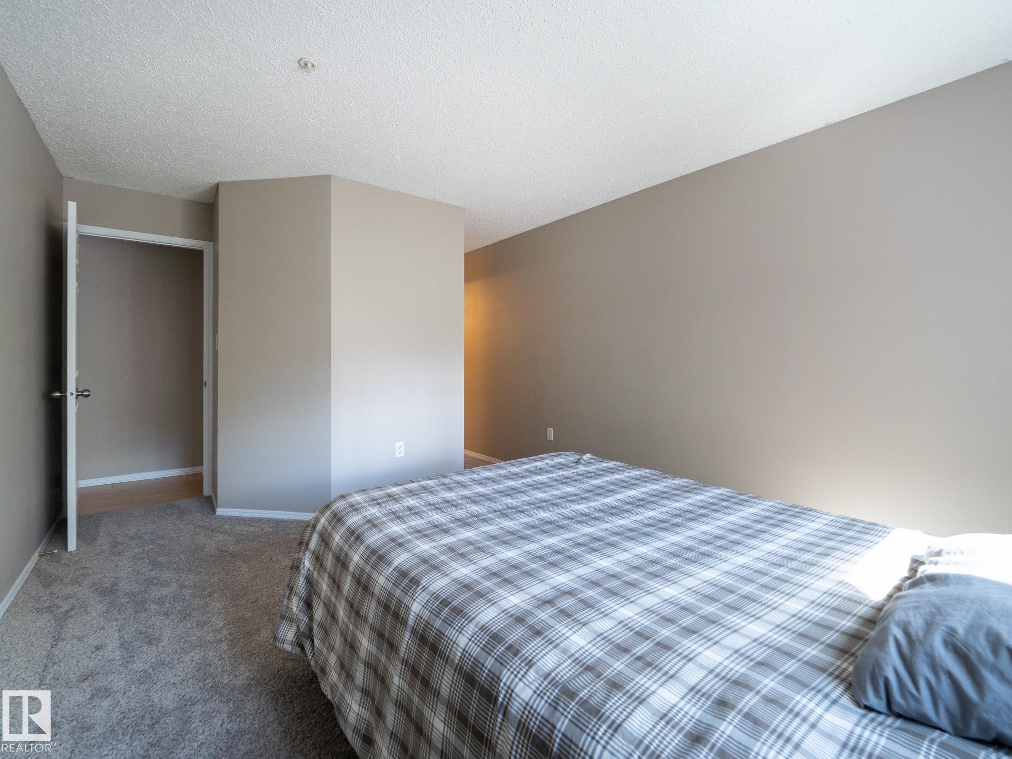 205 11716 100 Avenue, Edmonton, AB - Indoor Photo Showing Bedroom