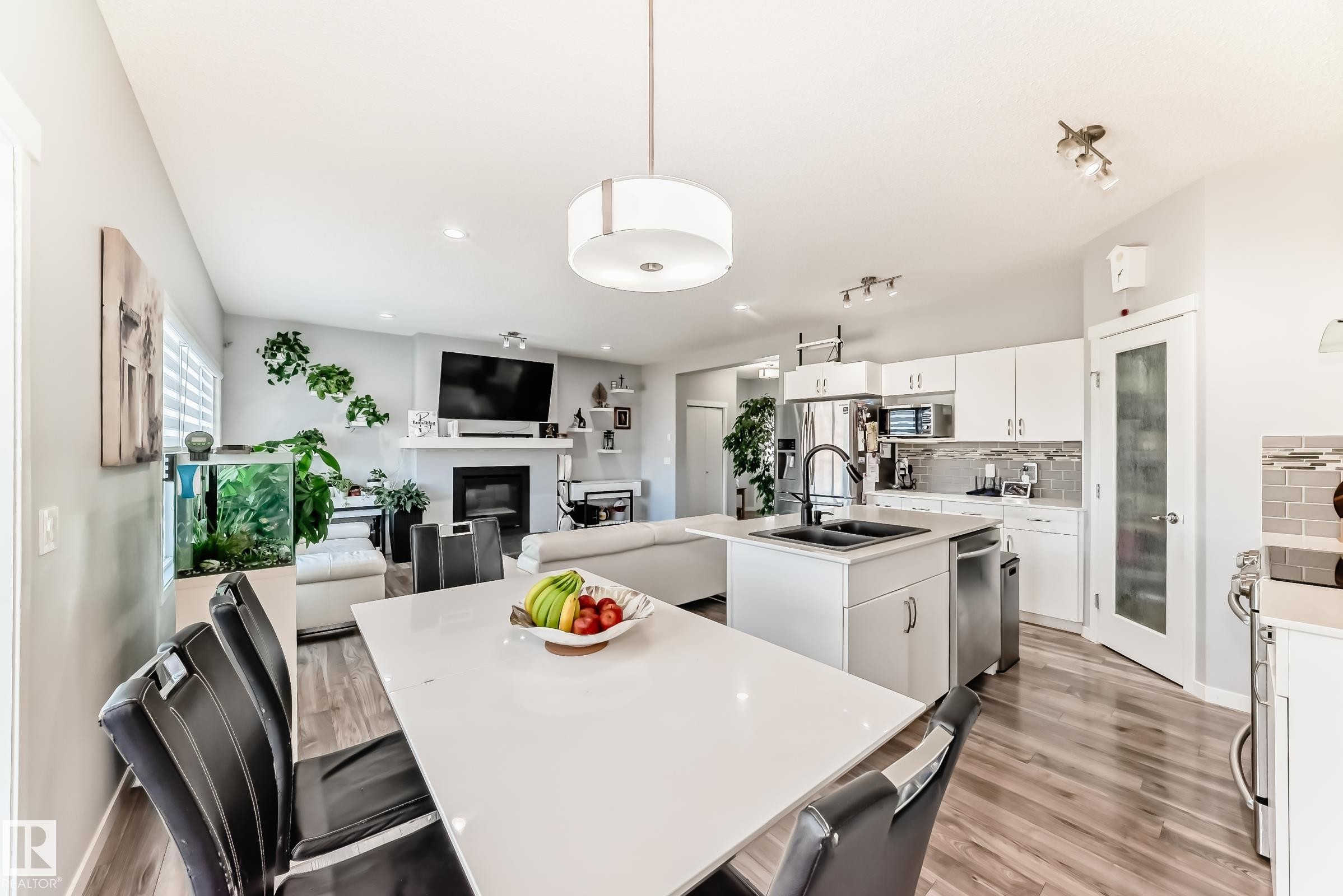 16320 12 Avenue, Edmonton, AB - Indoor Photo Showing Dining Room