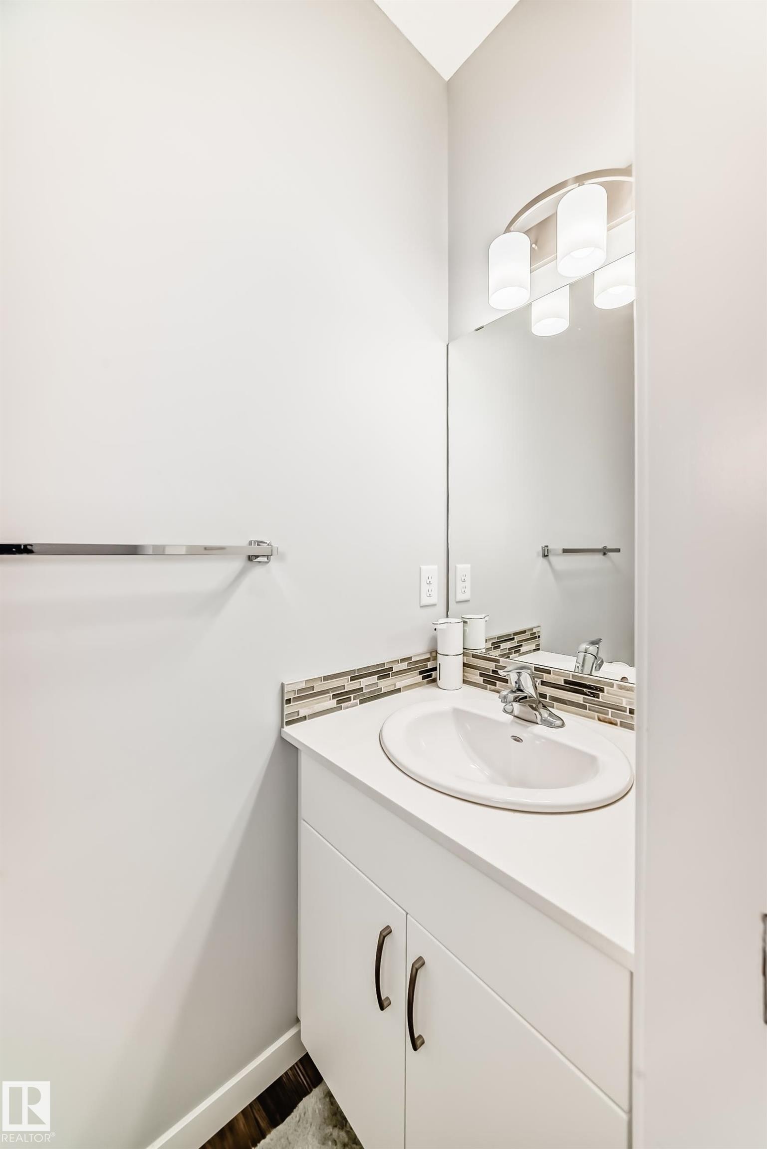 16320 12 Avenue, Edmonton, AB - Indoor