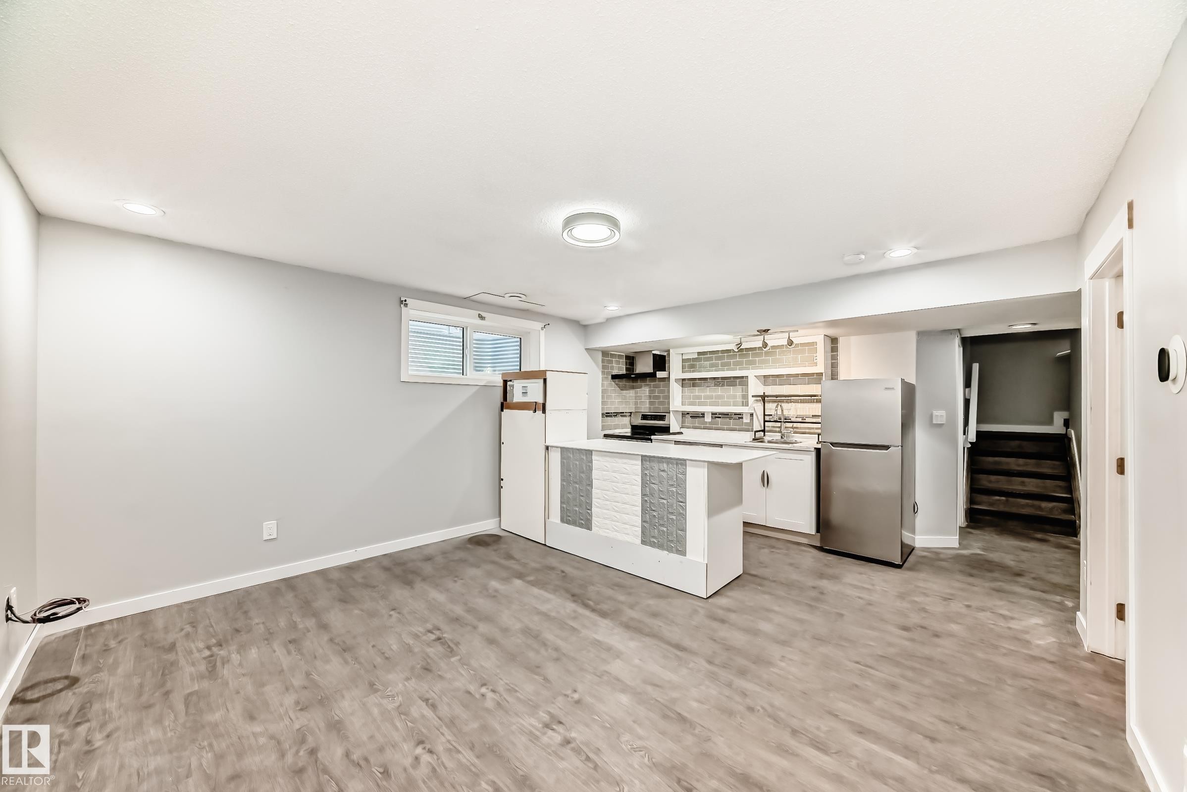 16320 12 Avenue, Edmonton, AB - Indoor Photo Showing Other Room