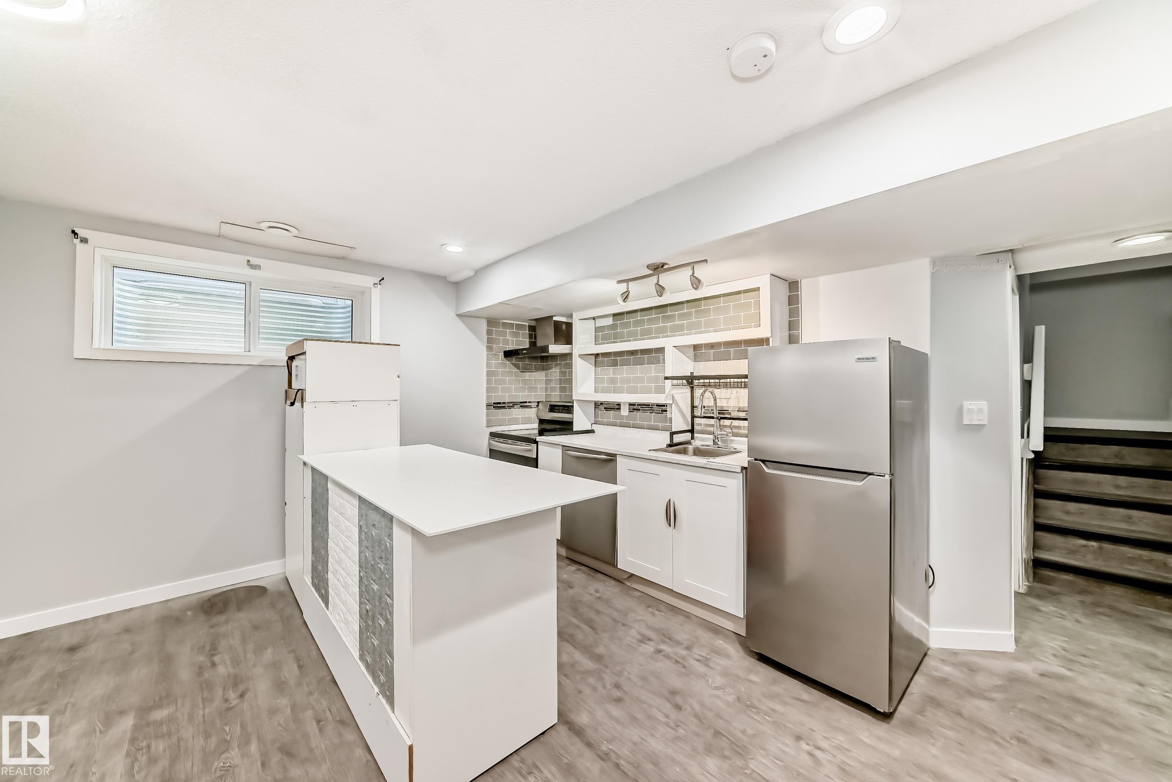 16320 12 Avenue, Edmonton, AB - Indoor